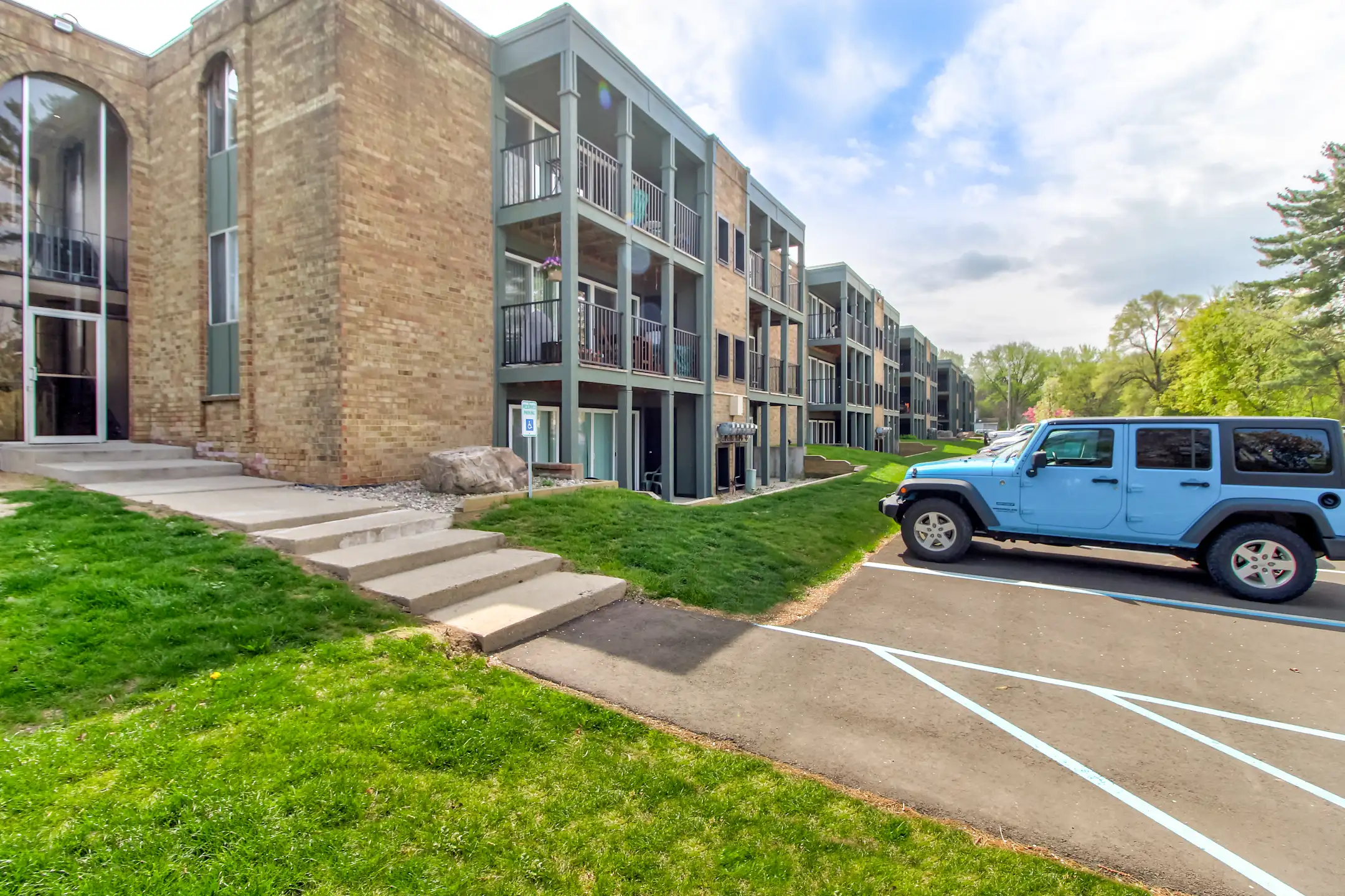 Uptowne Apartments 238 W Saginaw St East Lansing, MI Apartments for