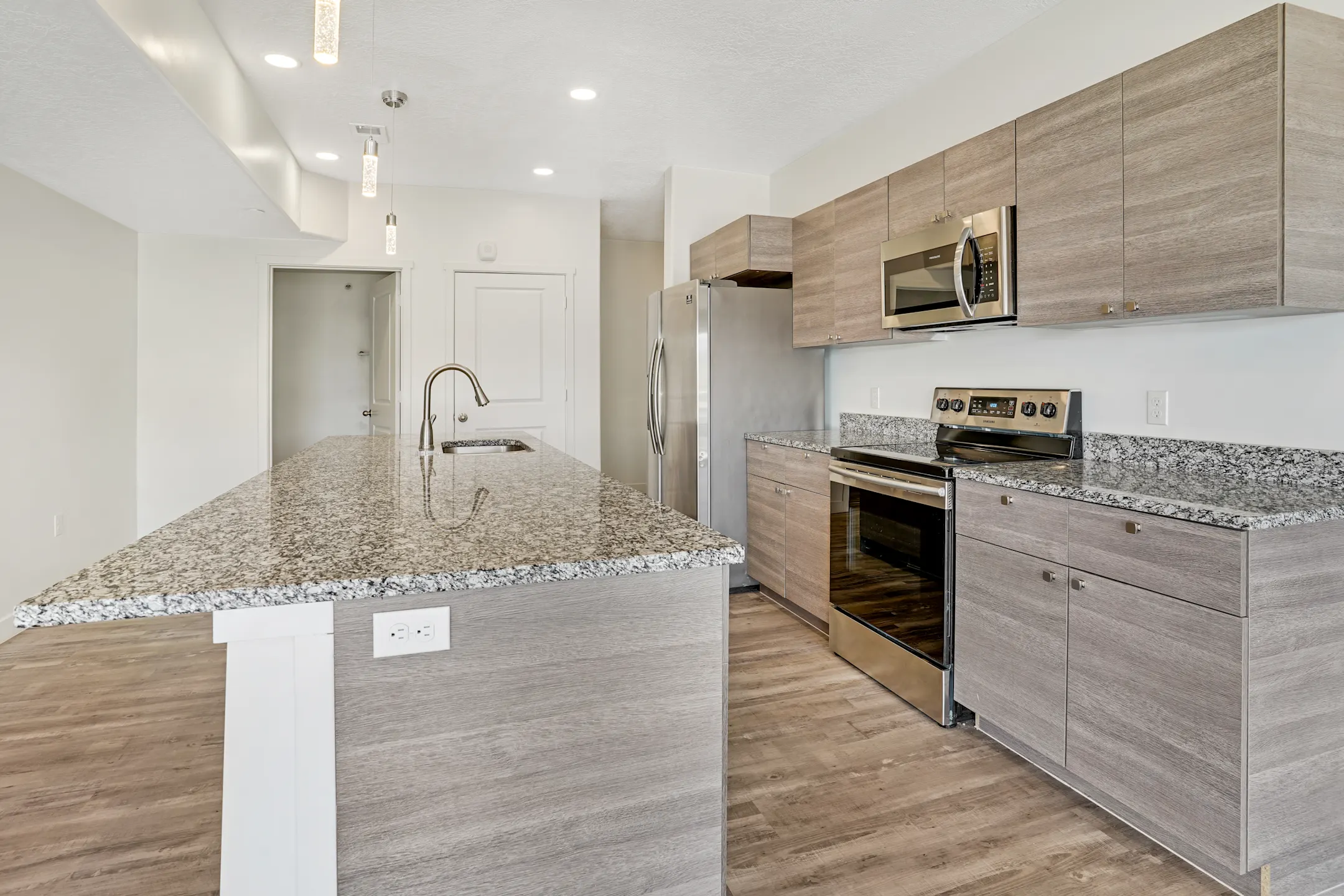 Kitchen - Clearfield Junction Apartments - Clearfield, UT
