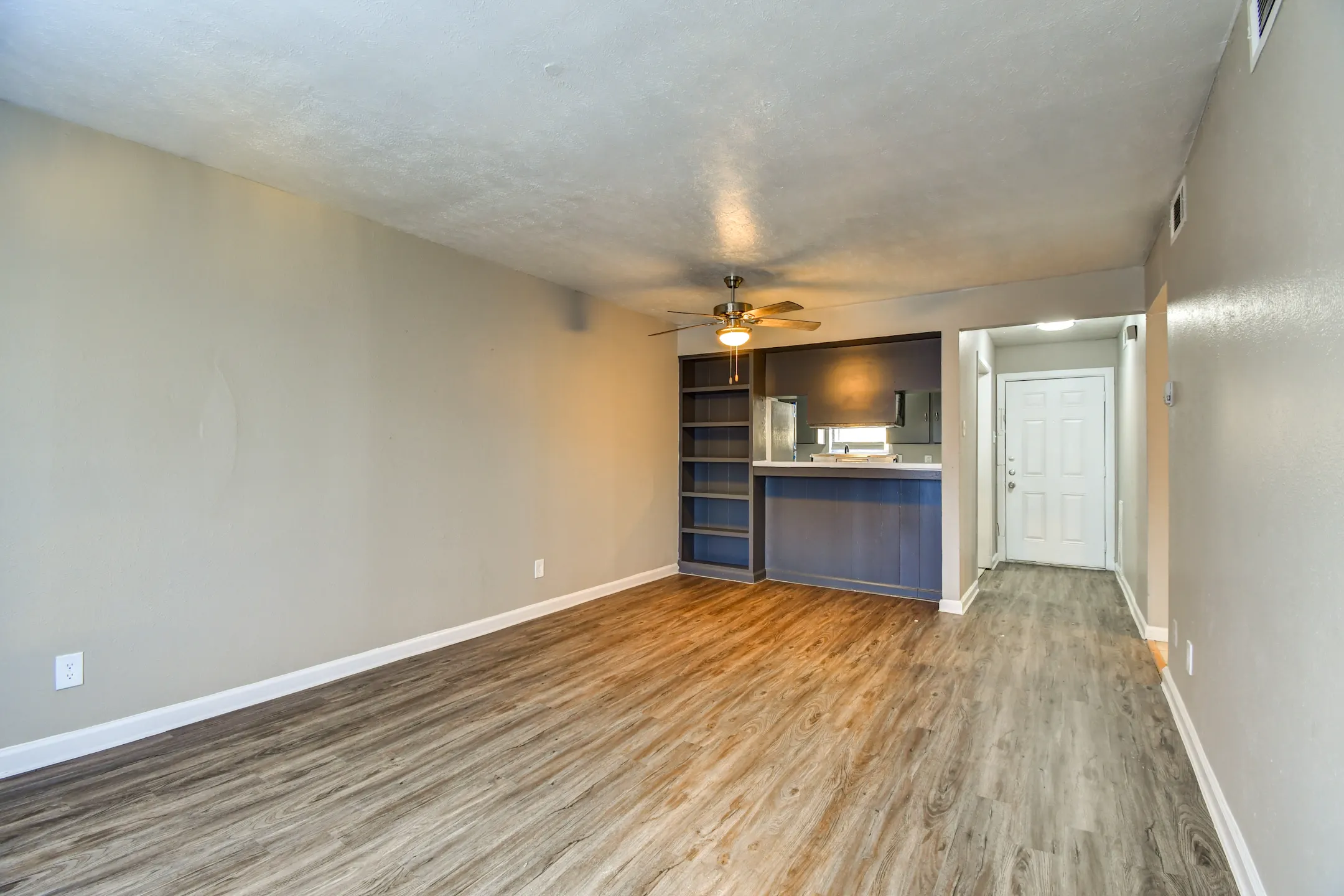 Living Room - Sunrise & Willowbend - Irving, TX