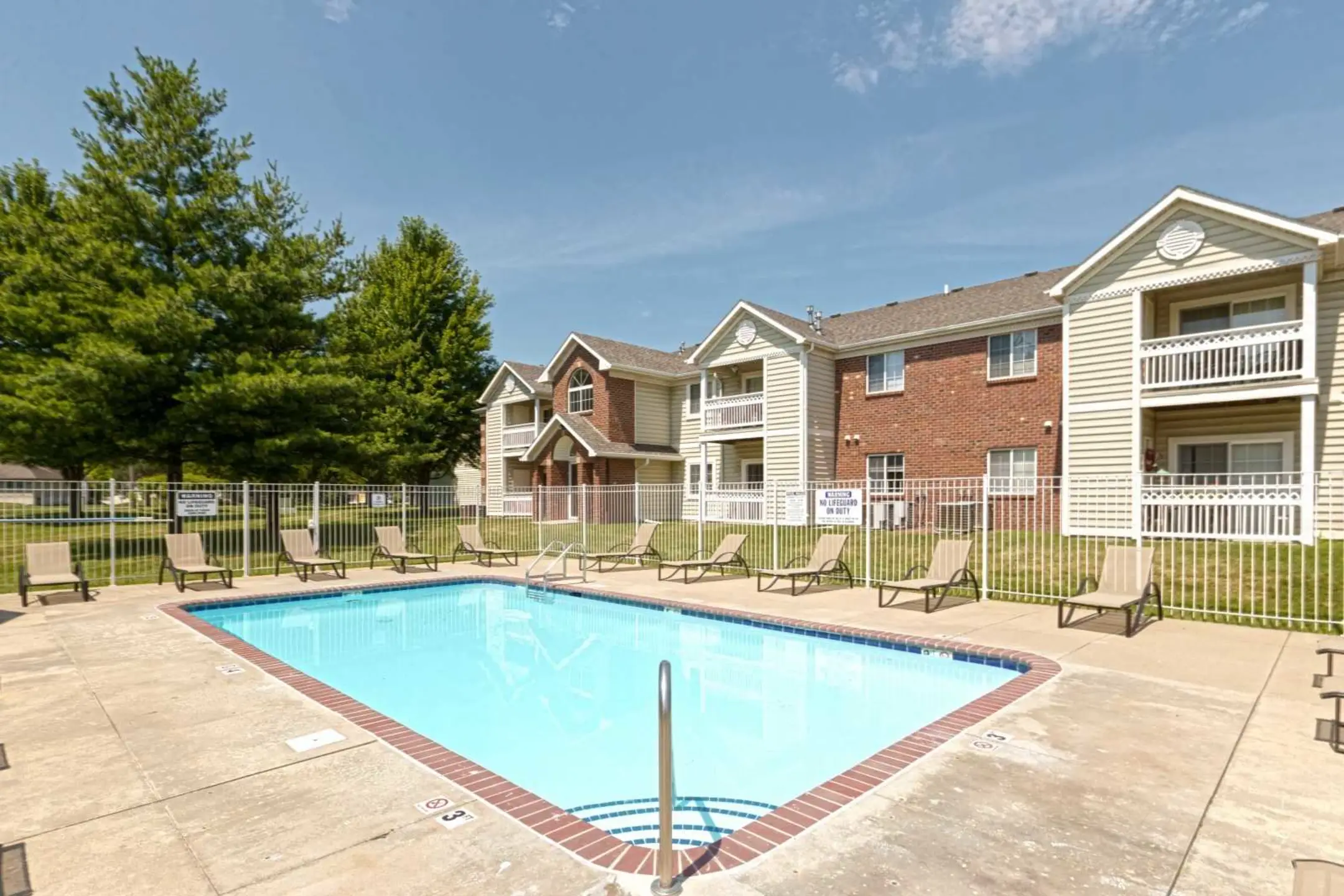 Pool - Crown Pointe Apartments - West Des Moines, IA