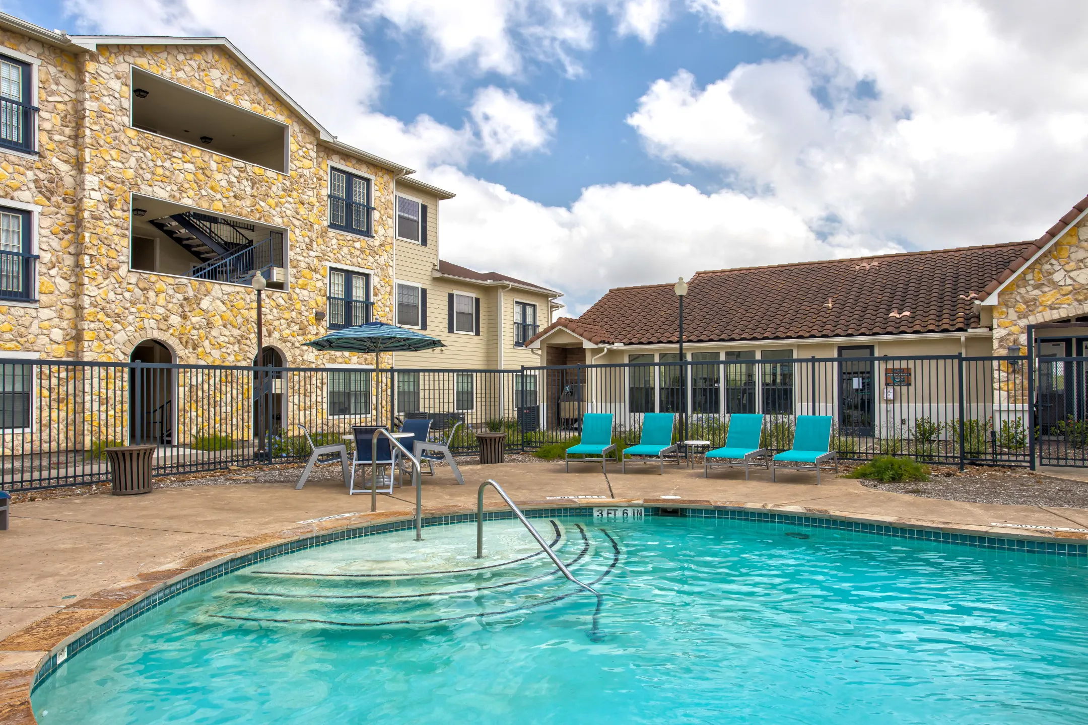 Gulf Breeze Apartments - Corpus Christi, TX 78414