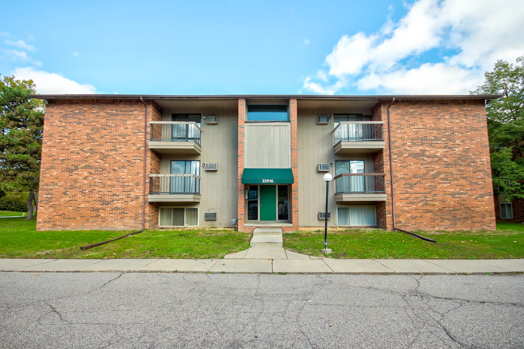 San Remo Villa Apartments 35926 Union Lake Rd Harrison Township, MI