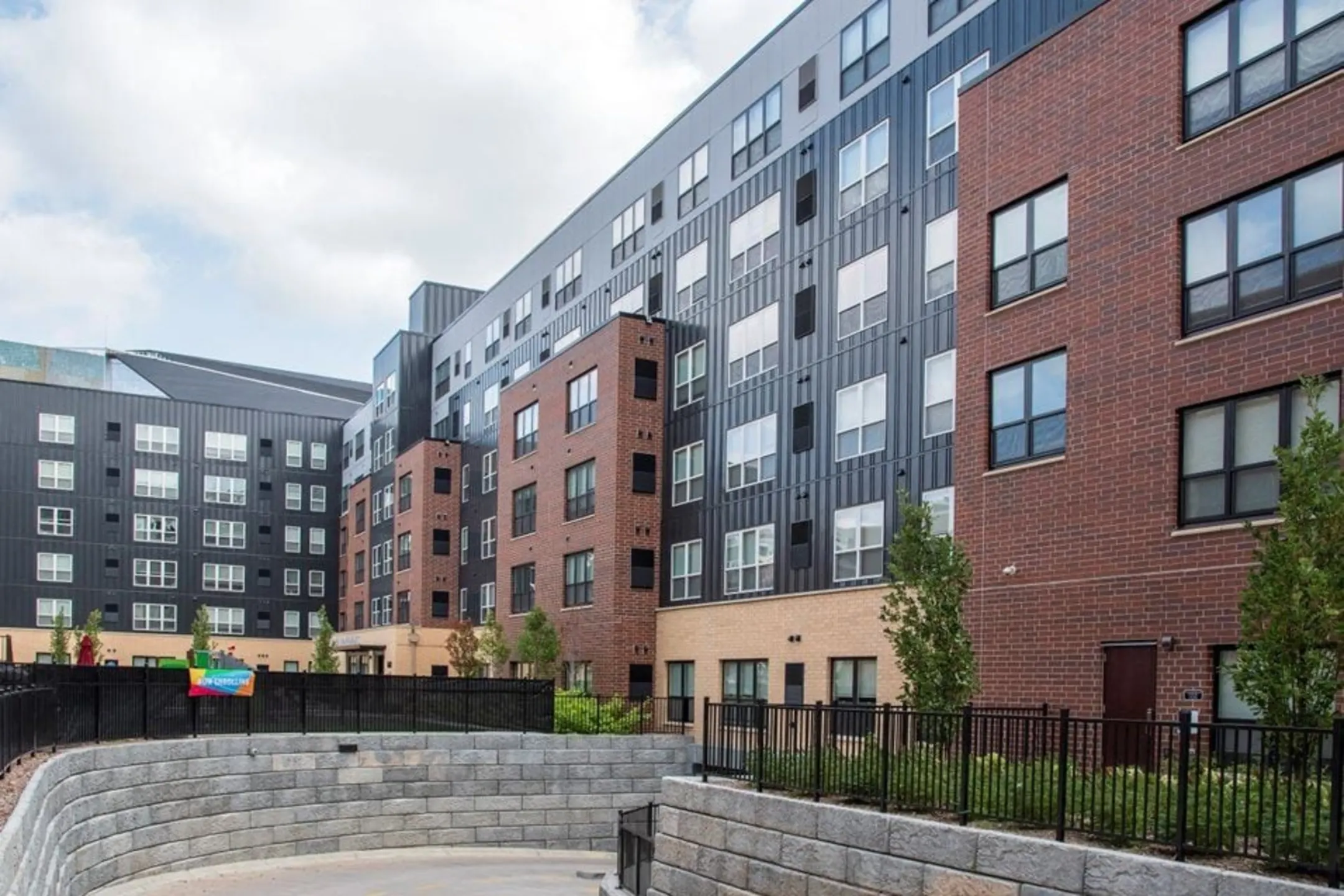 East Town Apartments 618 S. 9th Ave Minneapolis, MN Apartments for