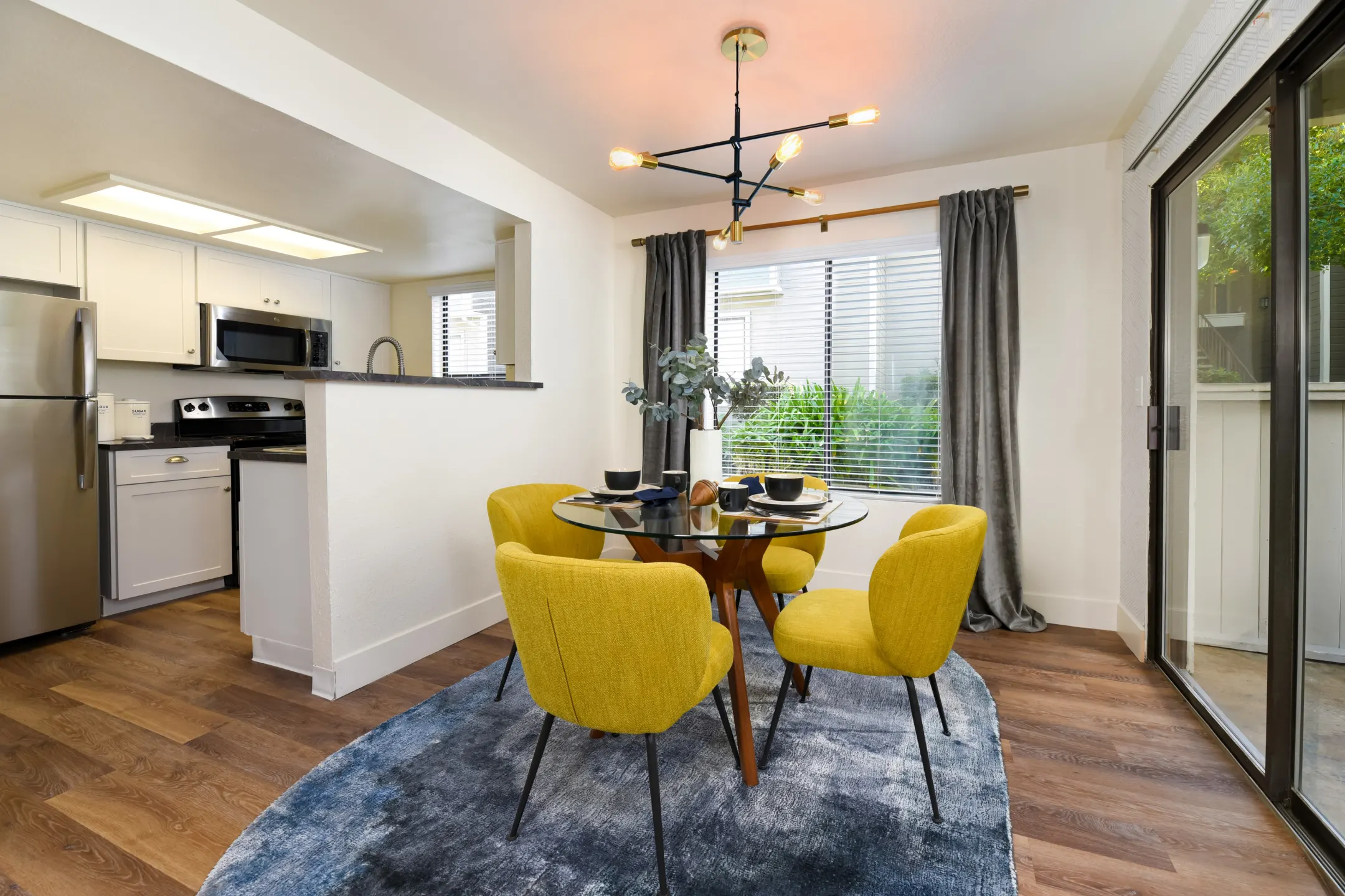 Dining Room - Diamond Hillside Apartments - Pittsburg, CA