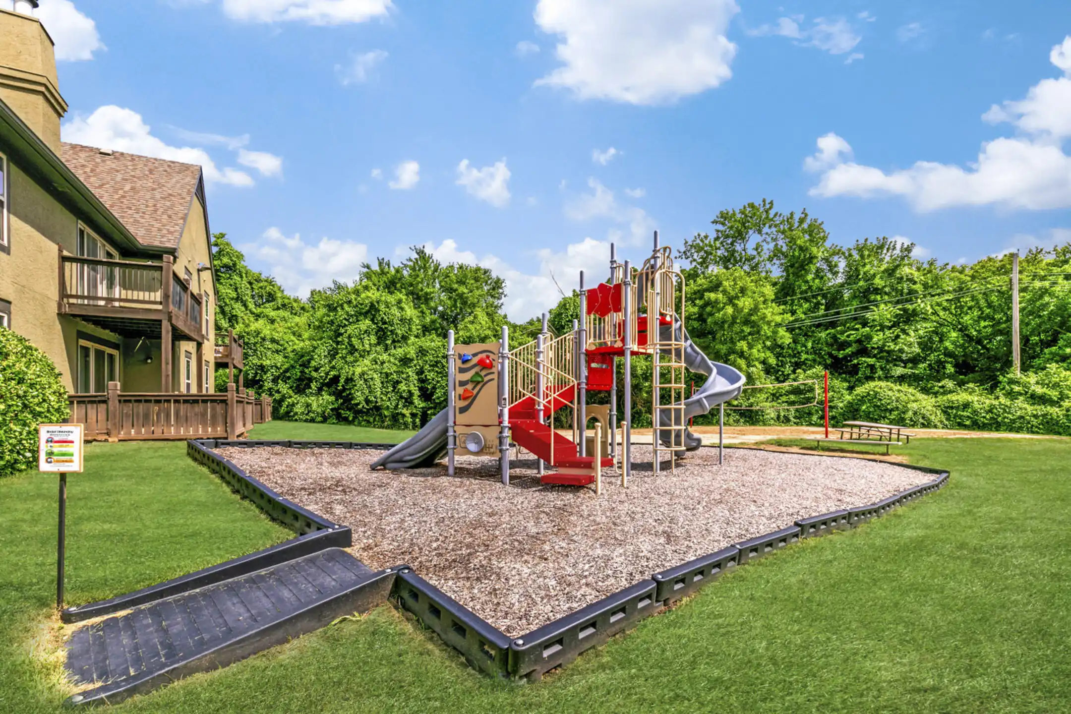 Leawood at State Line 2140 W 137th Ter Overland Park, KS Apartments