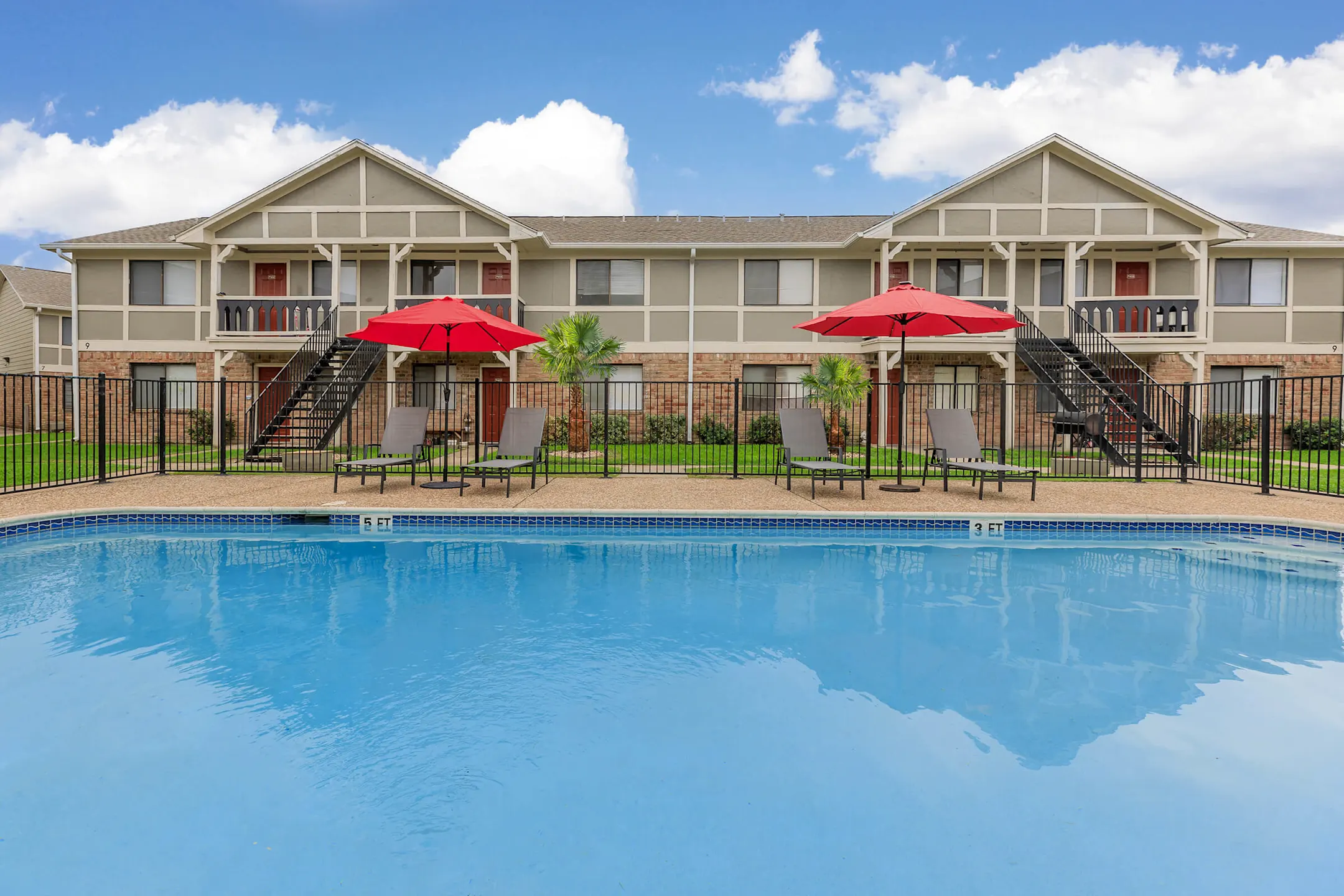 Castlewood Apartments 401 Lakeview Dr Clute, TX Apartments for Rent Rent.