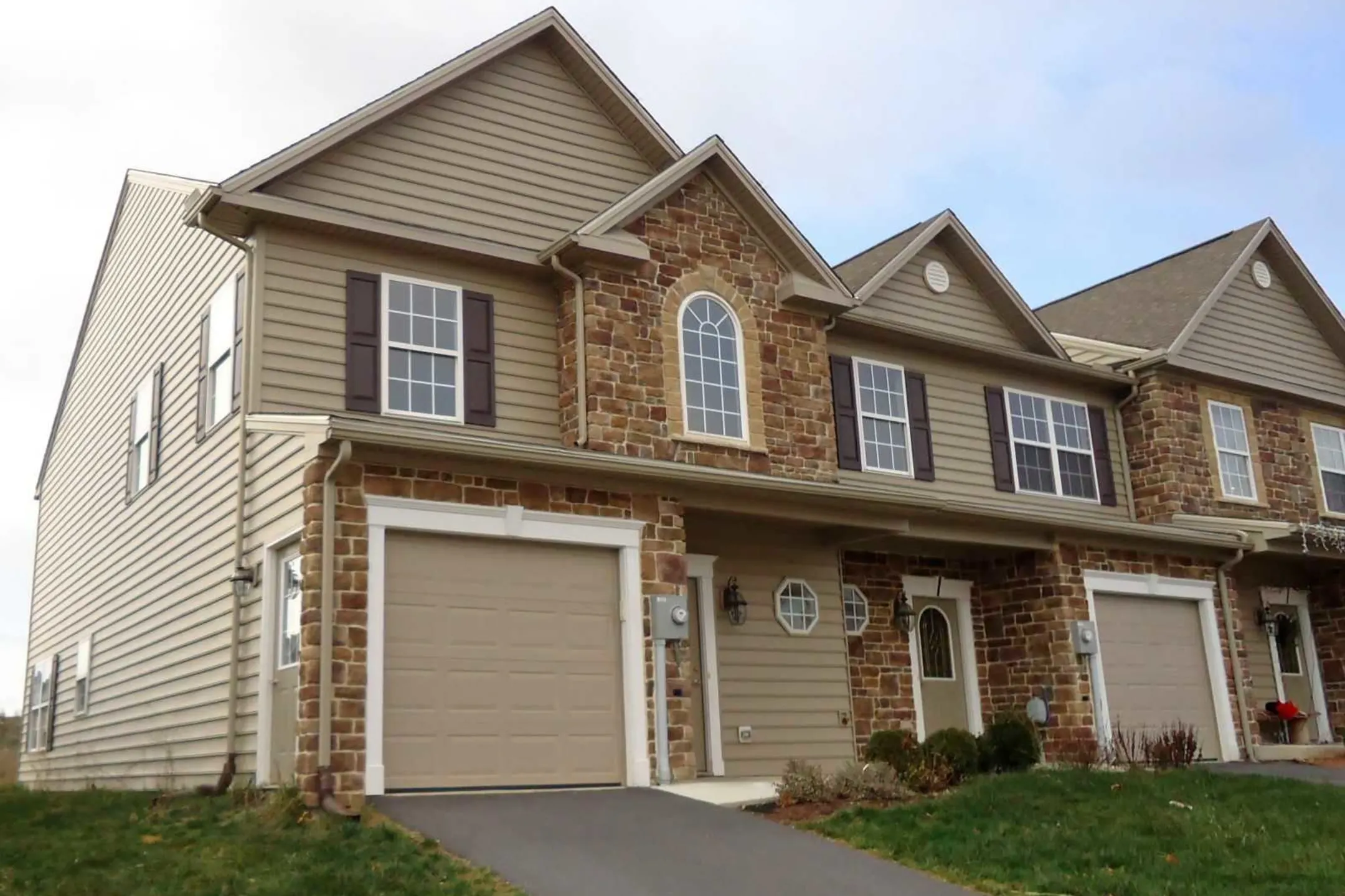 Building - Channing Drive Luxury Townhomes - Chambersburg, PA