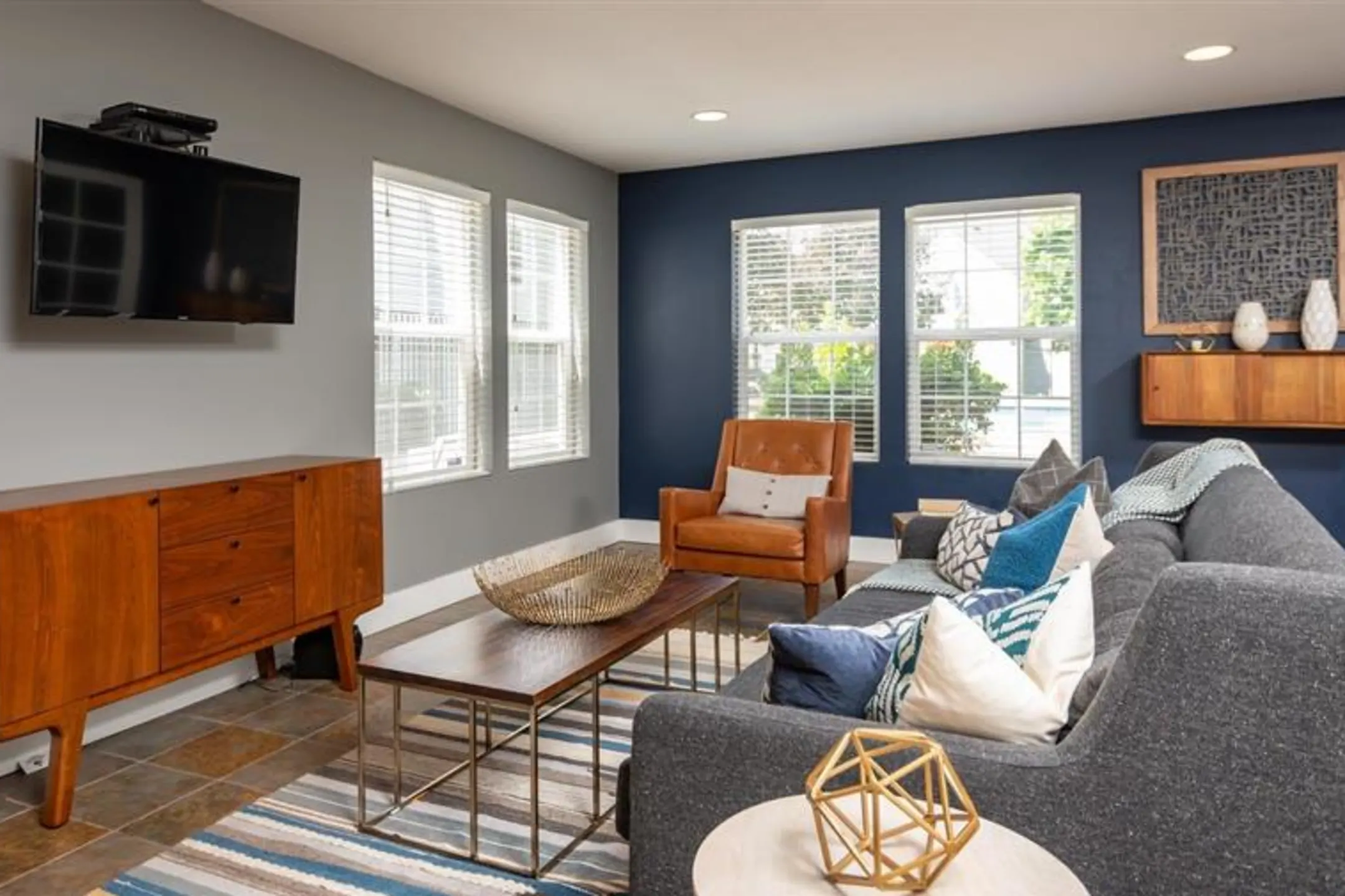 Living Room - Lancaster Commons - Salem, OR