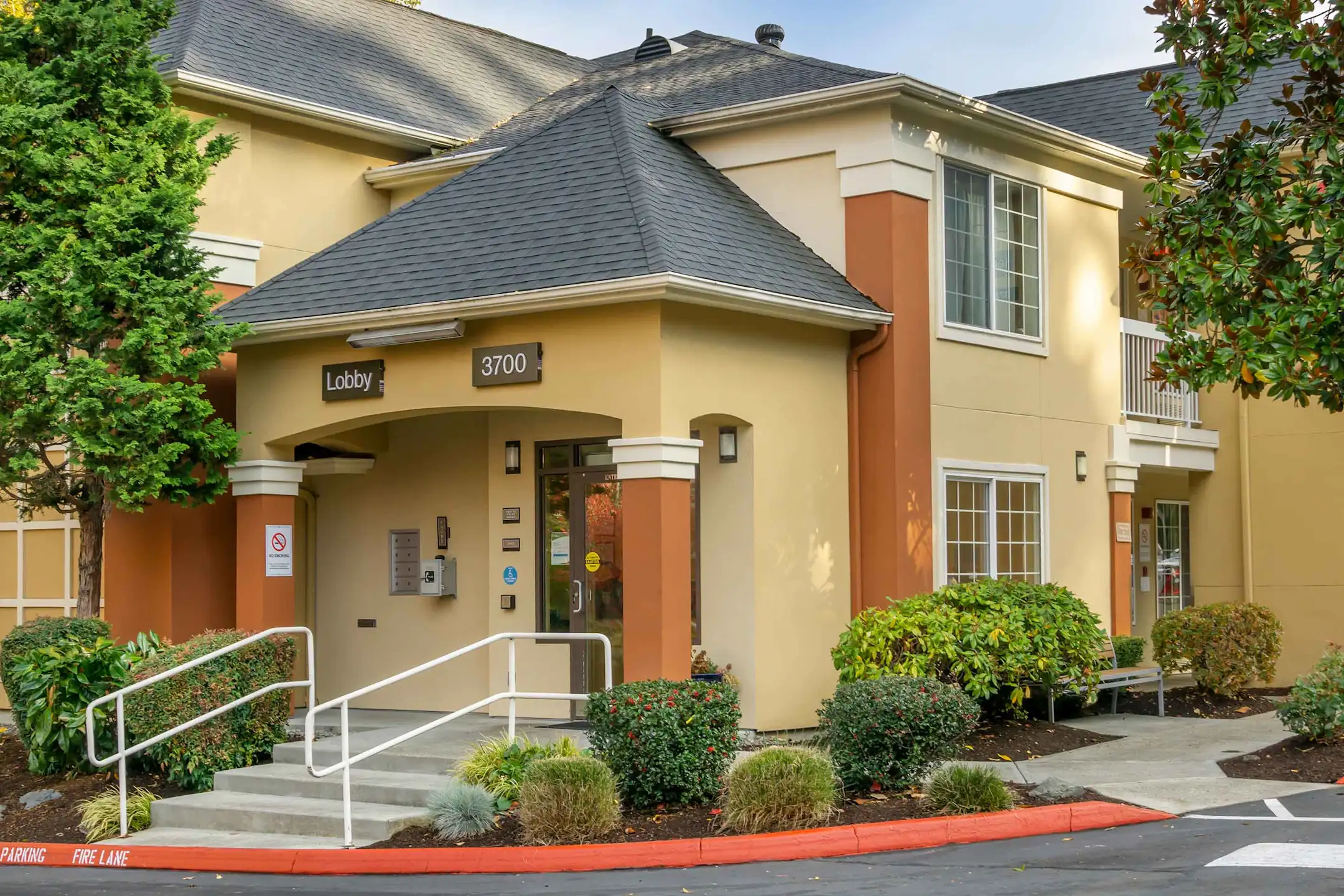 Furnished Studio Seattle Bellevue Factoria 3700 132nd Ave SE Bellevue, WA Apartments