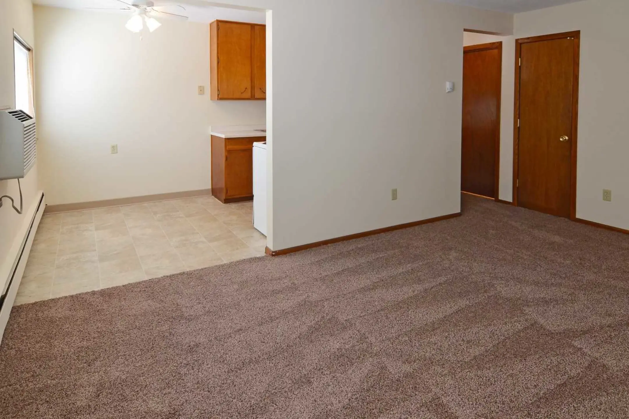 Dining Room - Davern Park Apartments - Saint Paul, MN