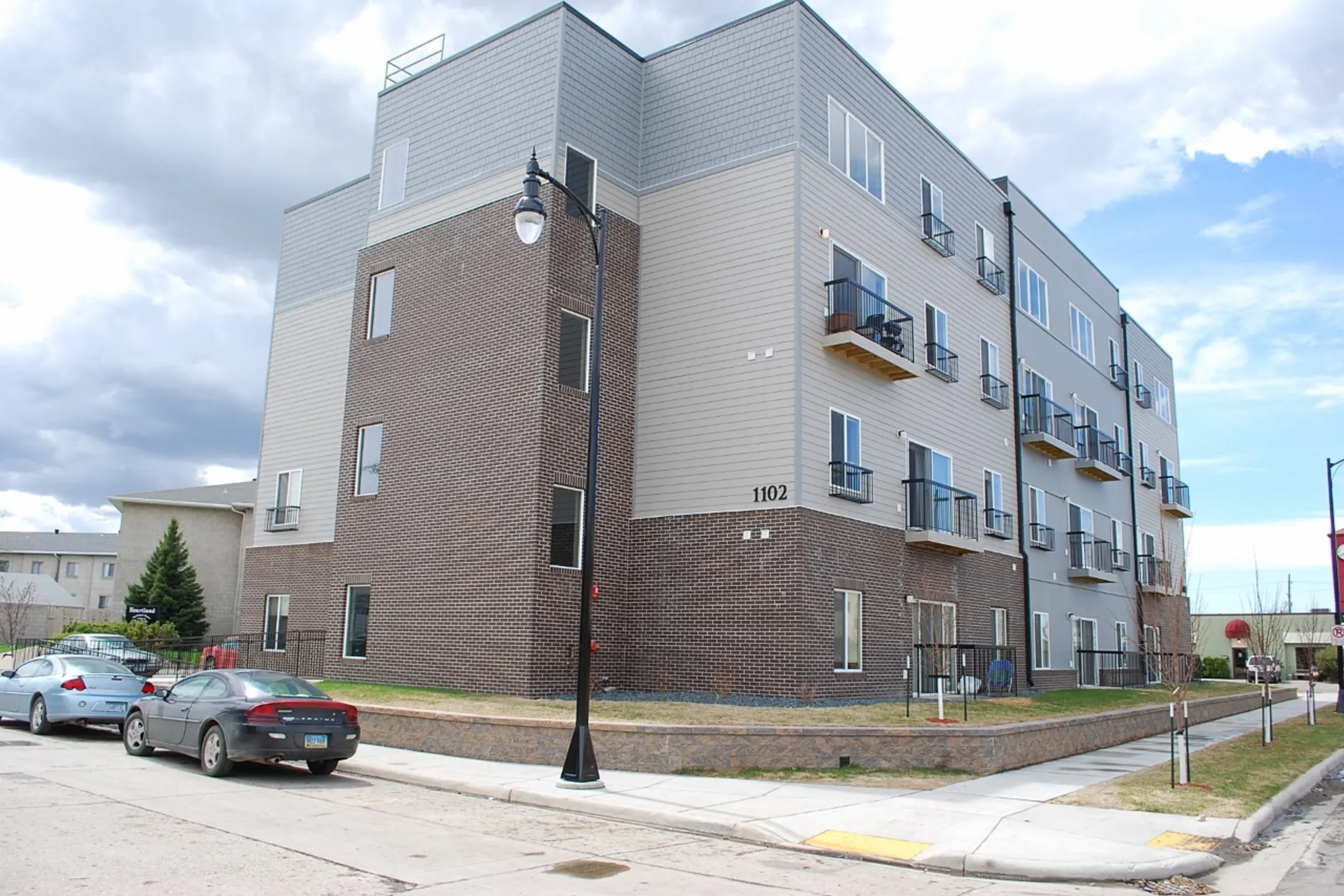 Building - Urban Crossing Apartments - Fargo, ND