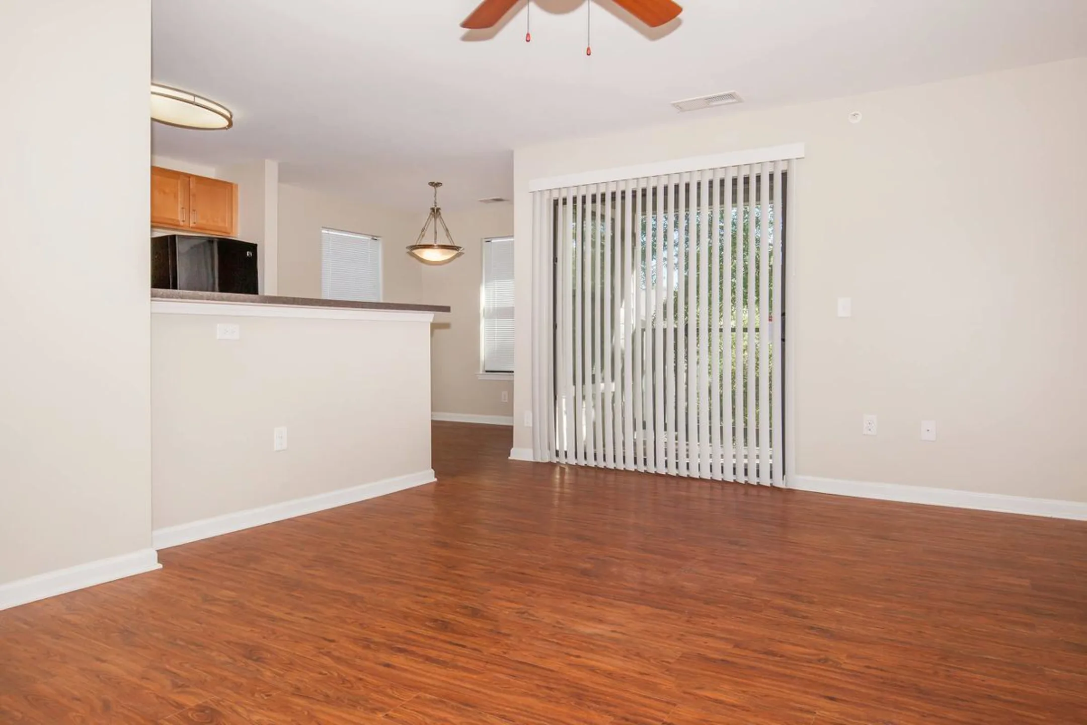 Living Room - SunStone Apartments - Chapel Hill, NC