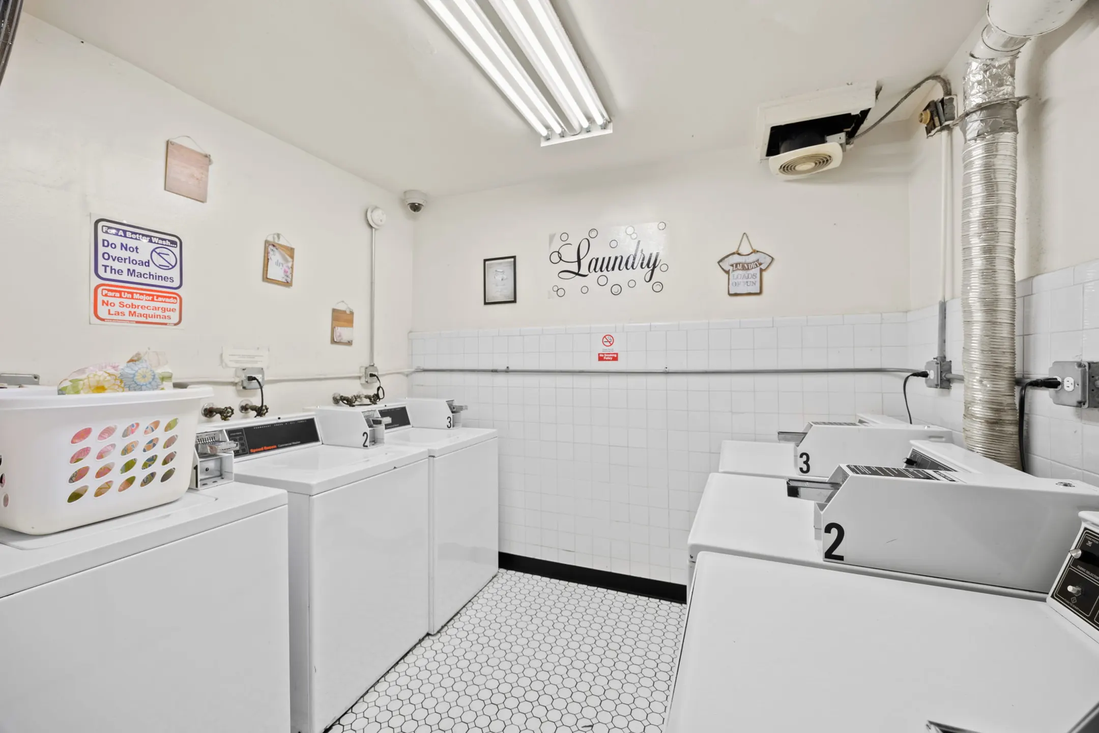 Bathroom - 4423 Sheridan Rd - Chicago, IL