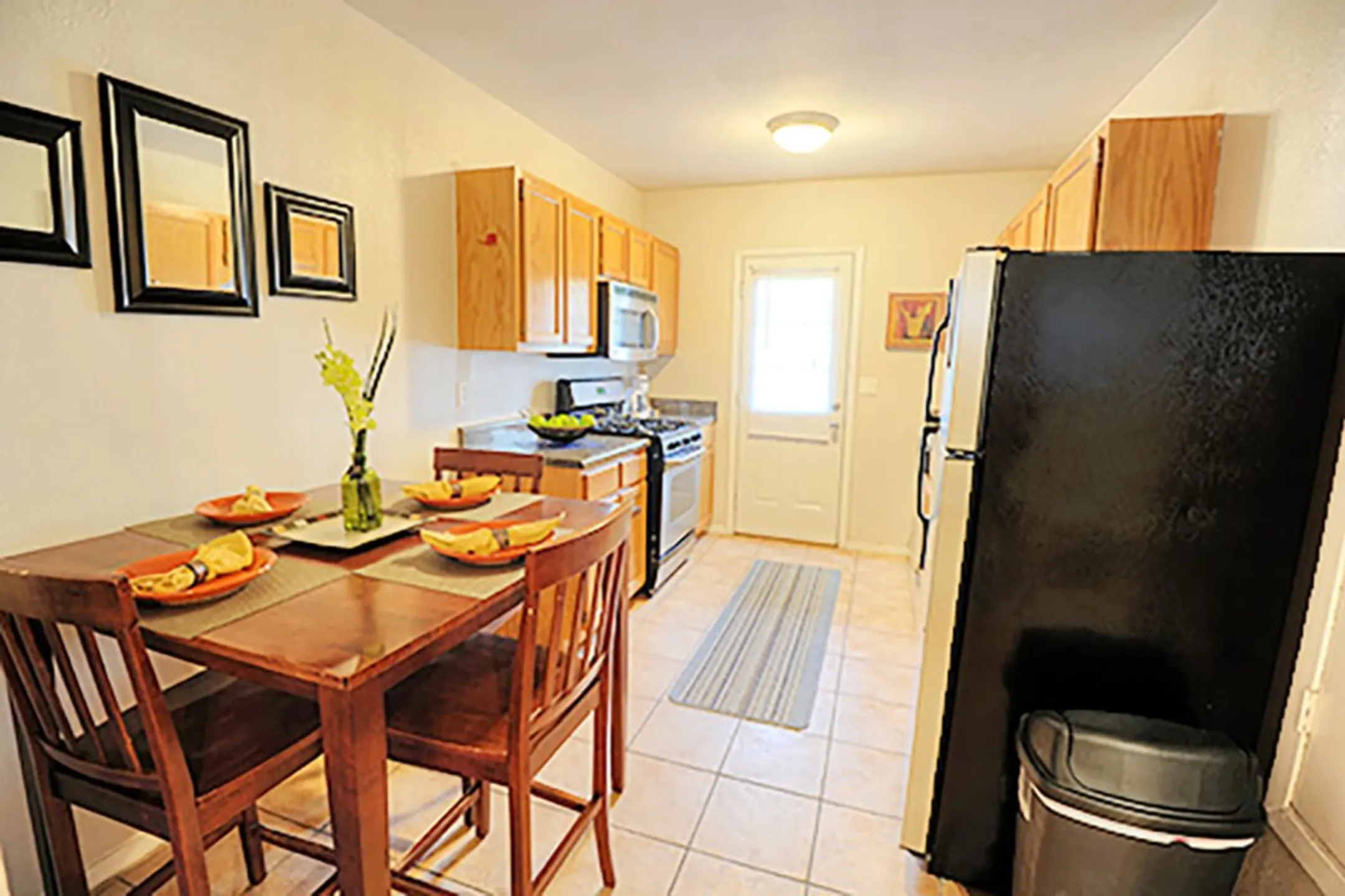 Kitchen - Waters Mark Apartments - Gulfport, MS