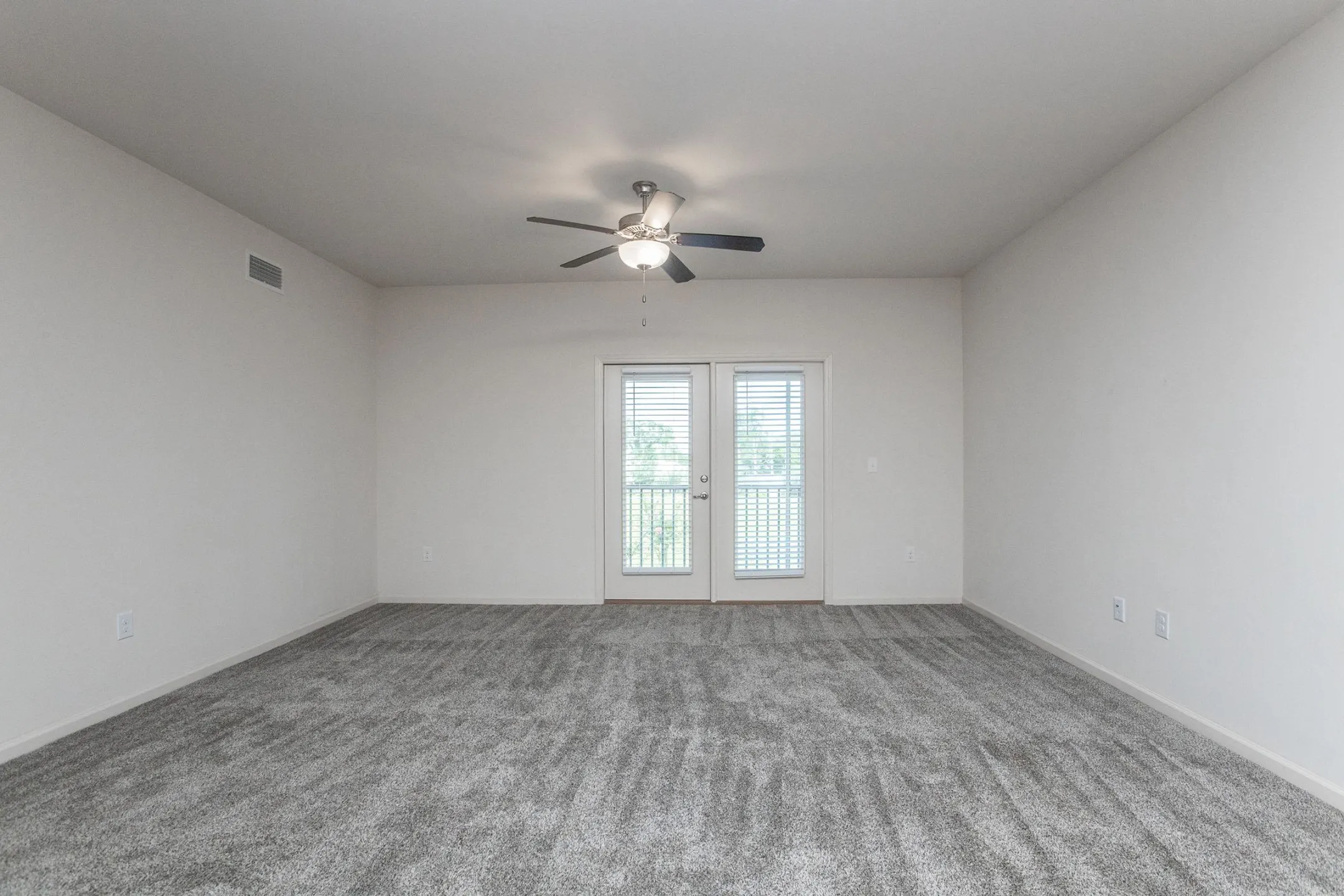 Living Room - Crosswinds Apartments - Fort Walton Beach, FL