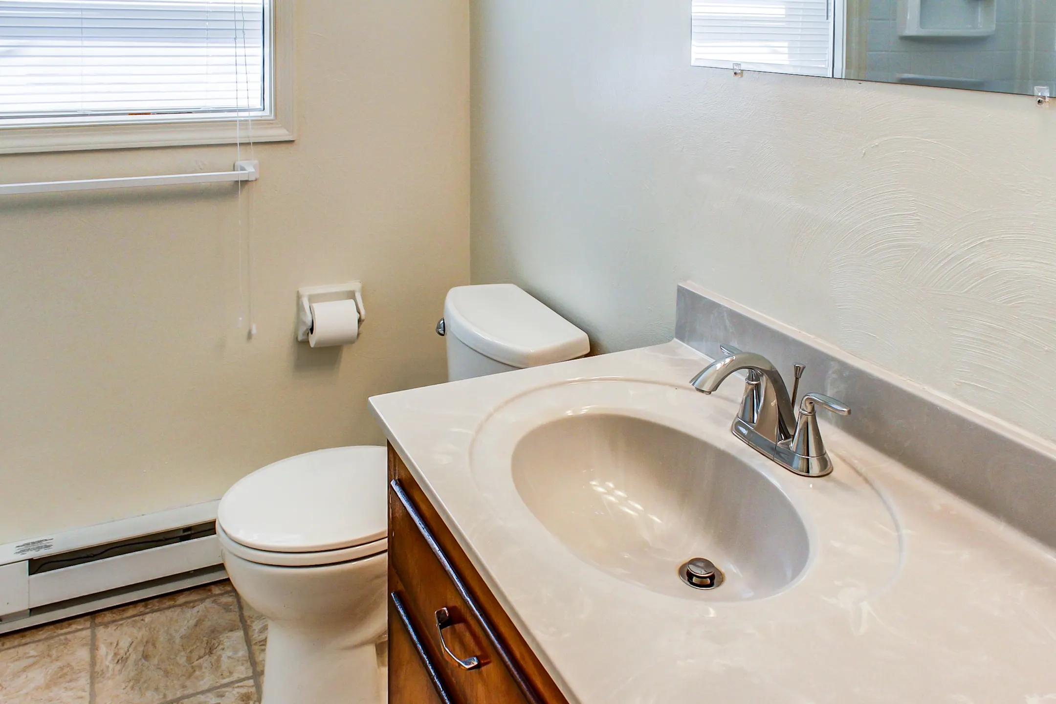 Bathroom - Apartment Heights - Blacksburg, VA