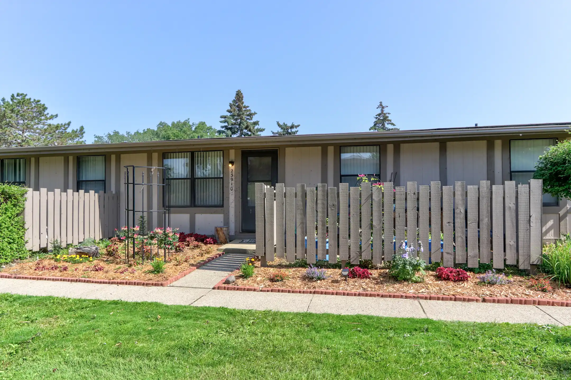 Newberry Woods Apartments Apartments Clinton Township, MI 48035