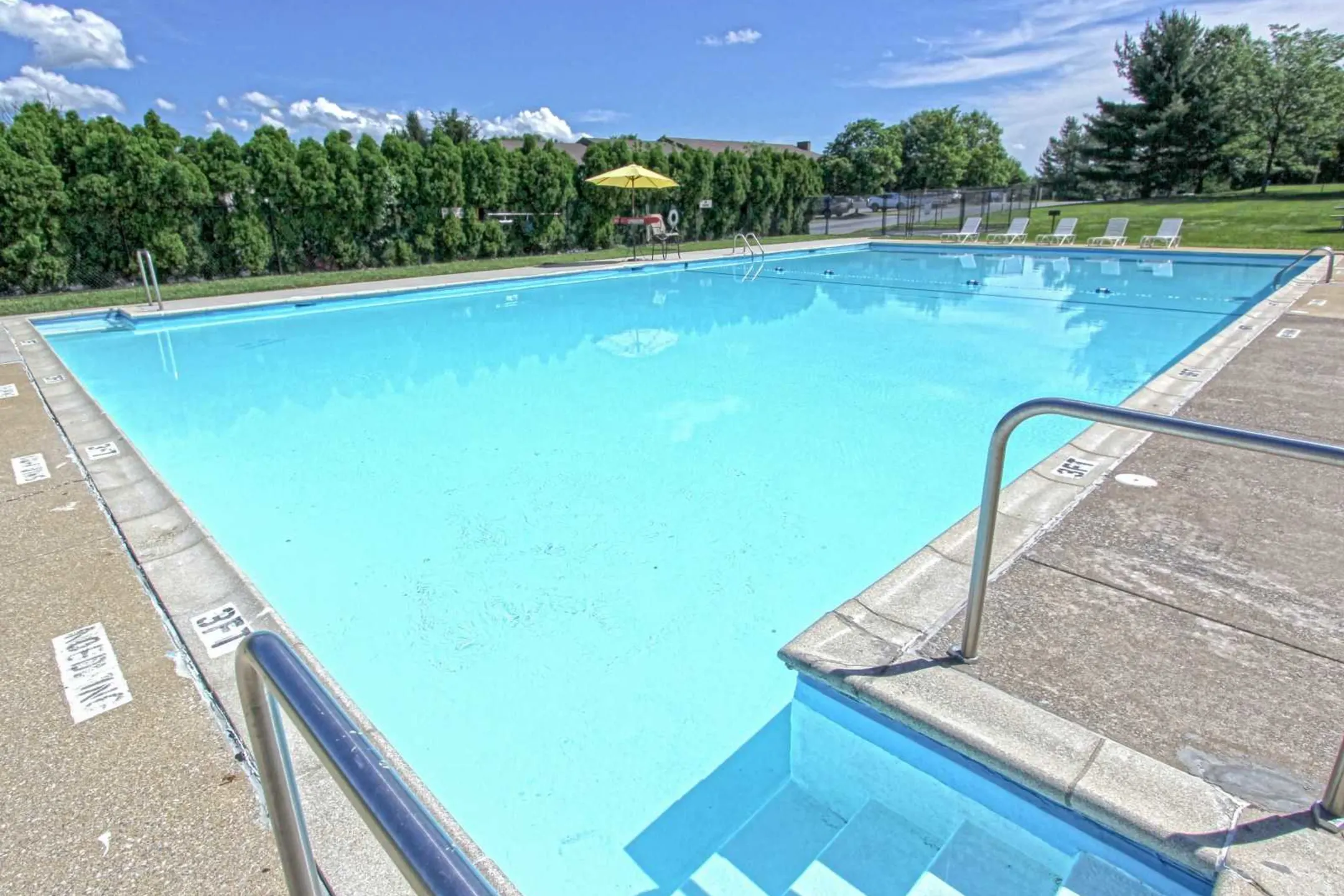 Pool - Pennswood Apartments & Townhomes - Harrisburg, PA