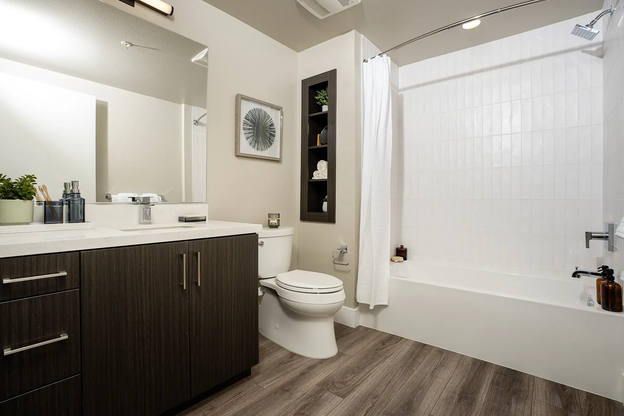Bathroom - Emerald Apartments - Los Angeles, CA