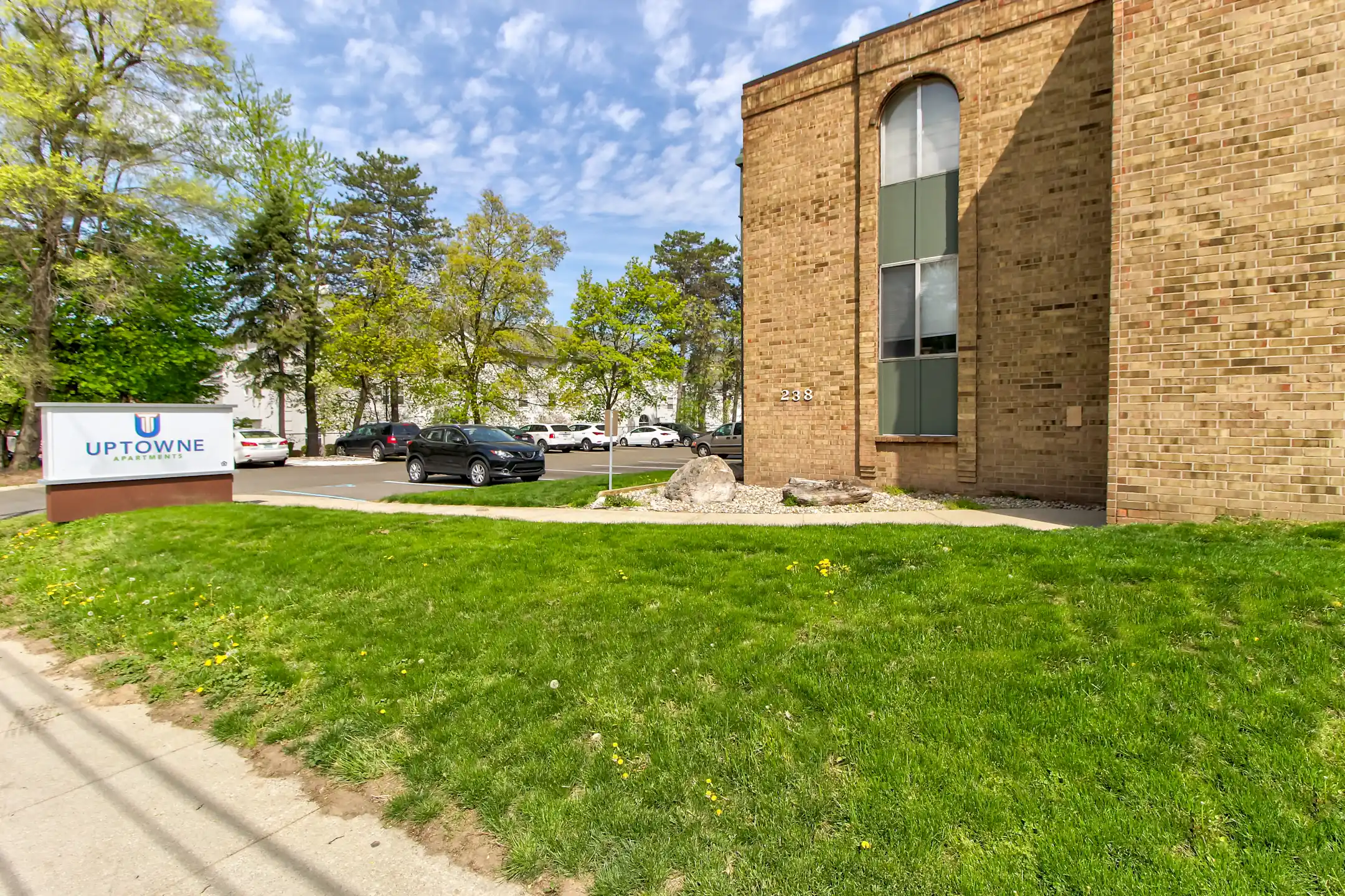 Uptowne Apartments 238 W Saginaw St East Lansing, MI Apartments for