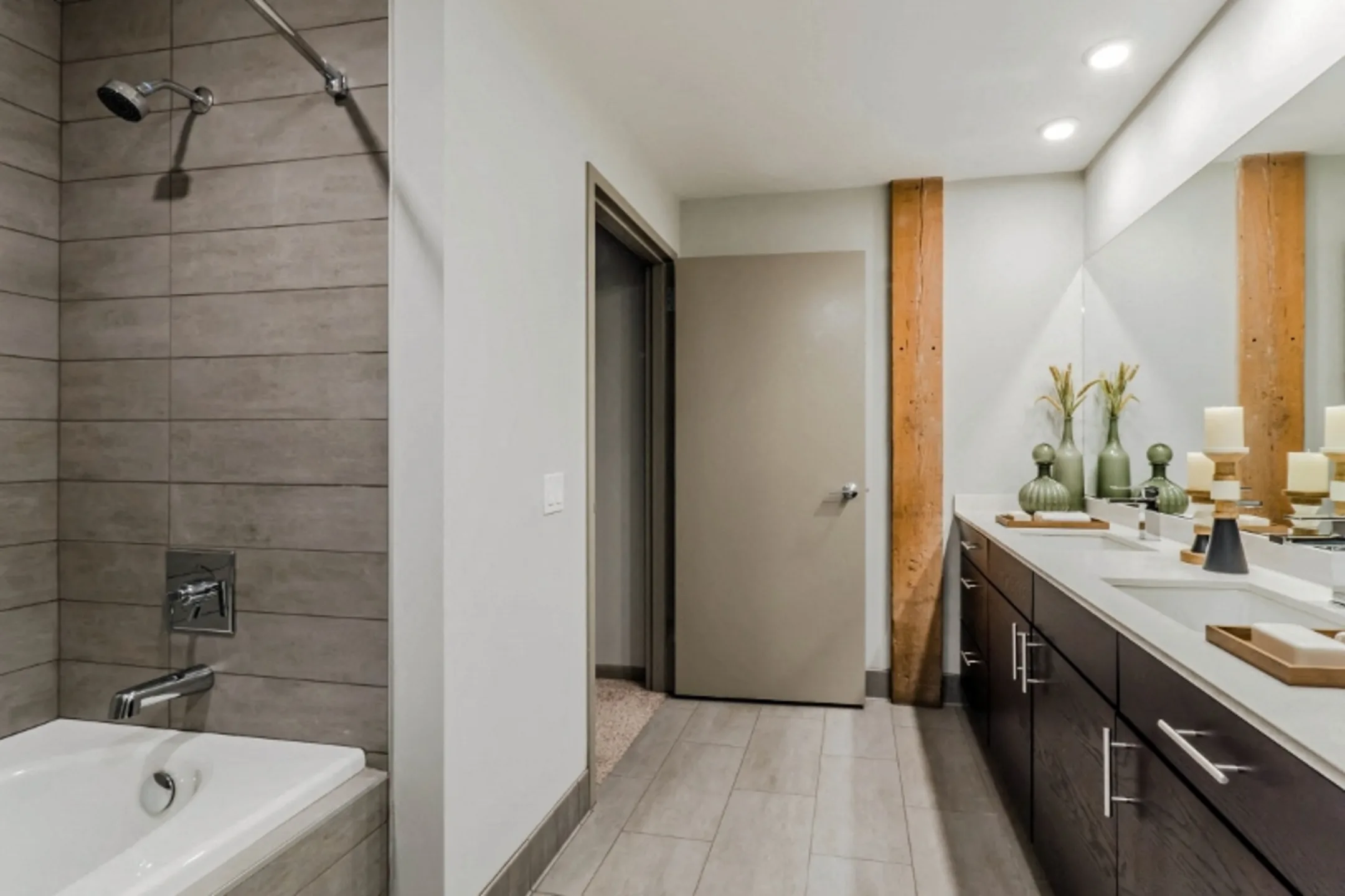 Bathroom - Lofts at River East - Chicago, IL