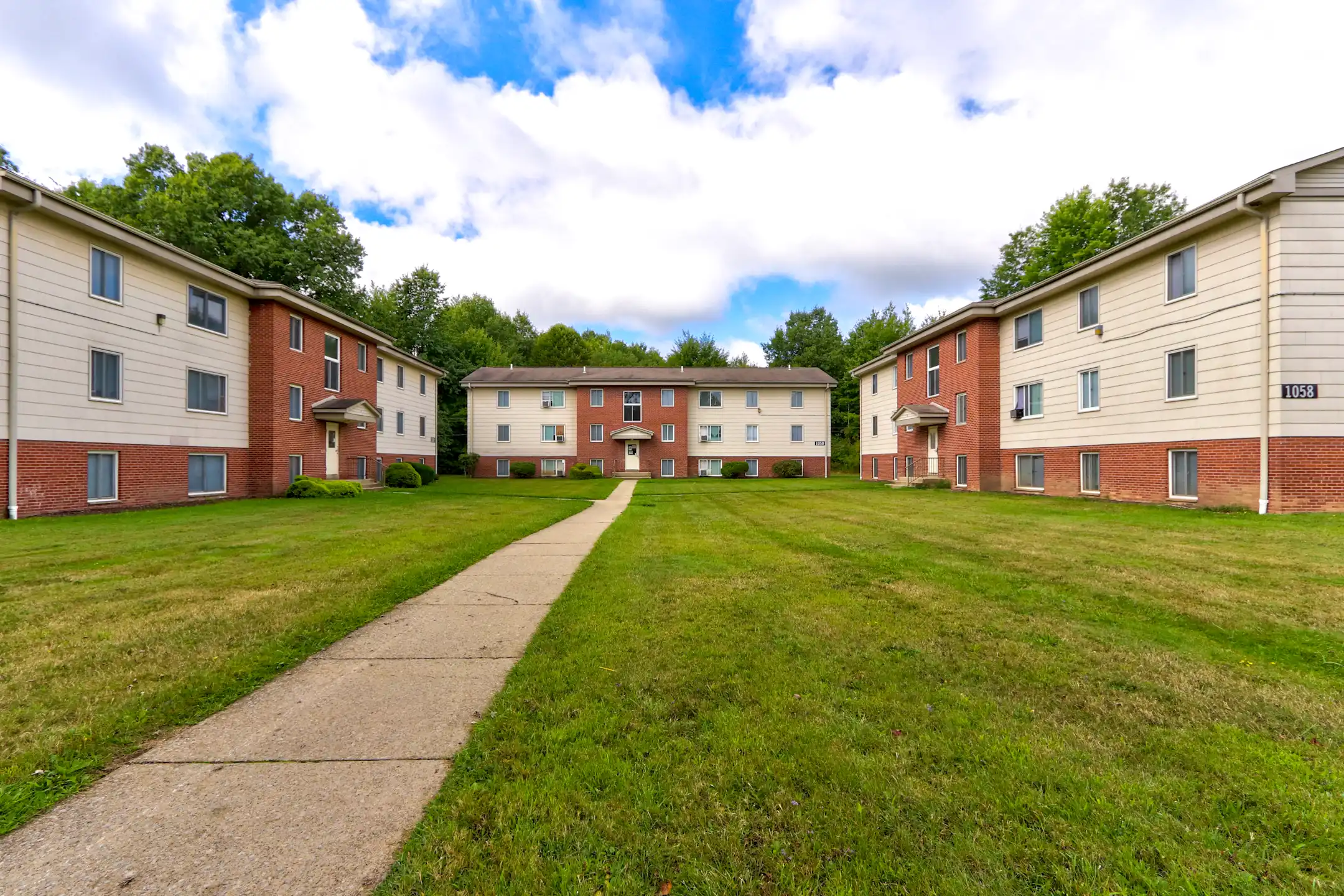 Seneca Oaks Apartments Youngstown, OH 44505