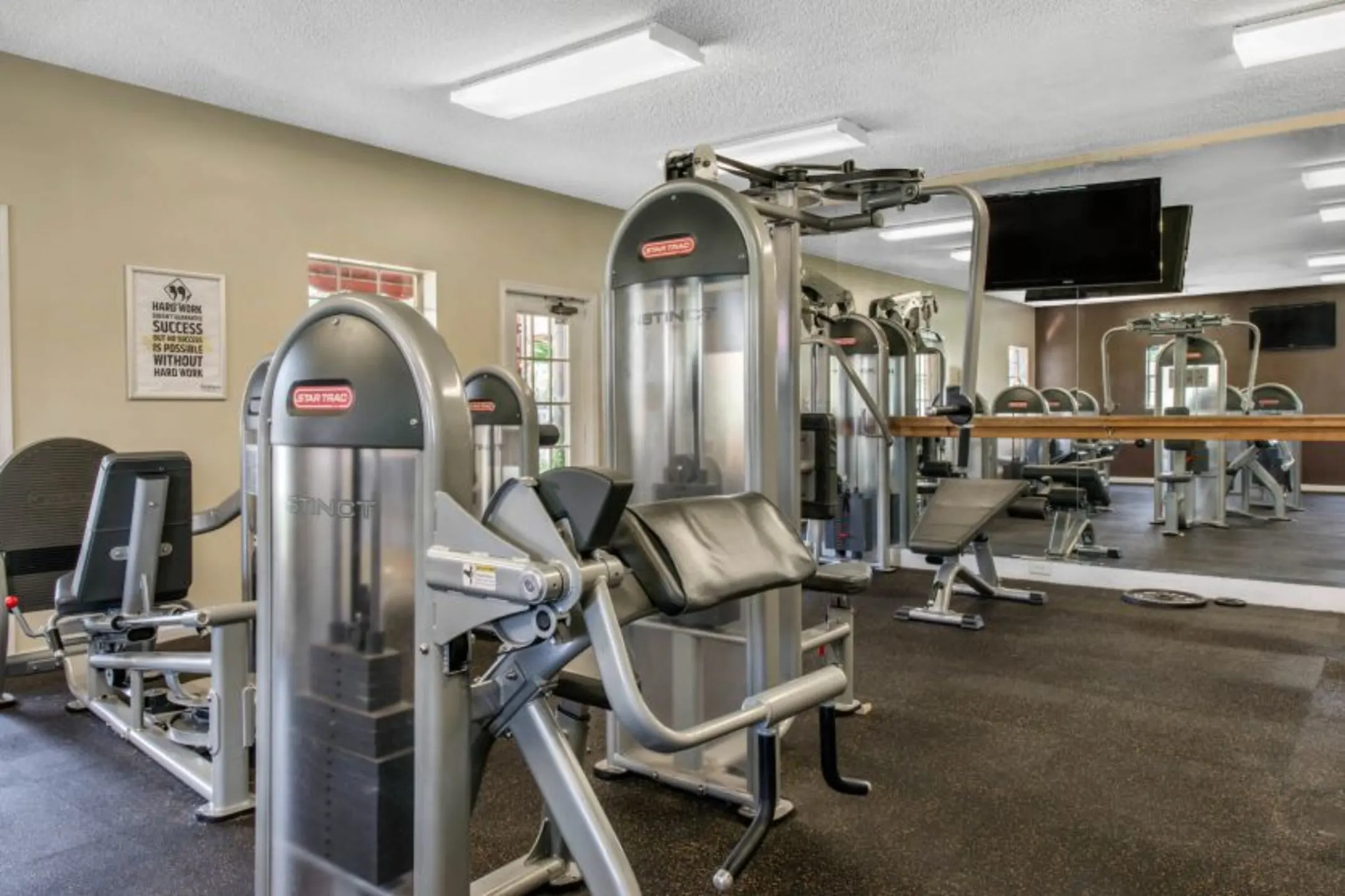 Fitness Weight Room - Gatehouse on the Green Apartments - Plantation, FL