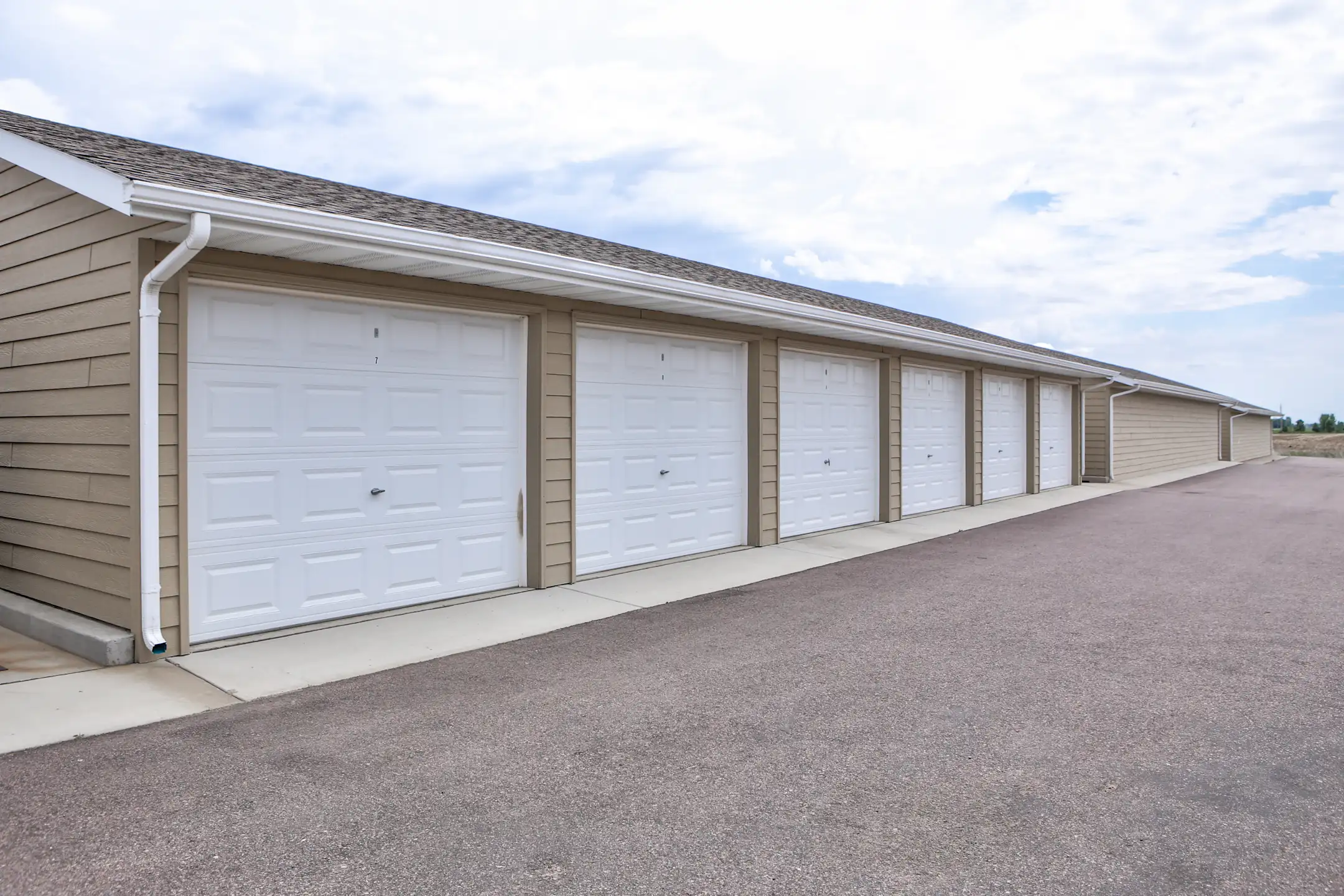 Building - Meadows - Harrisburg, SD