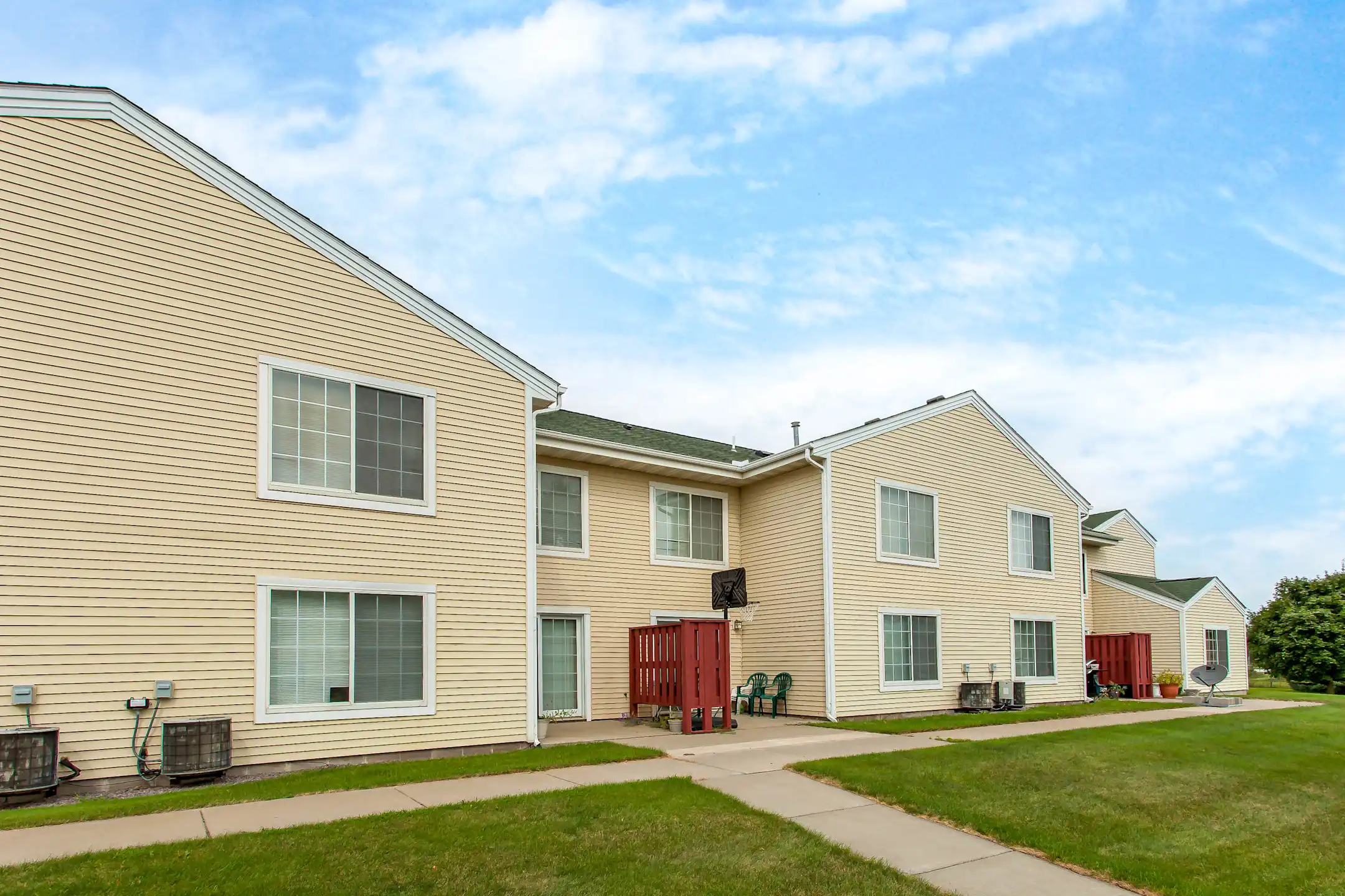 Orchard Street Townhomes 300 E Orchard St Belle Plaine, MN
