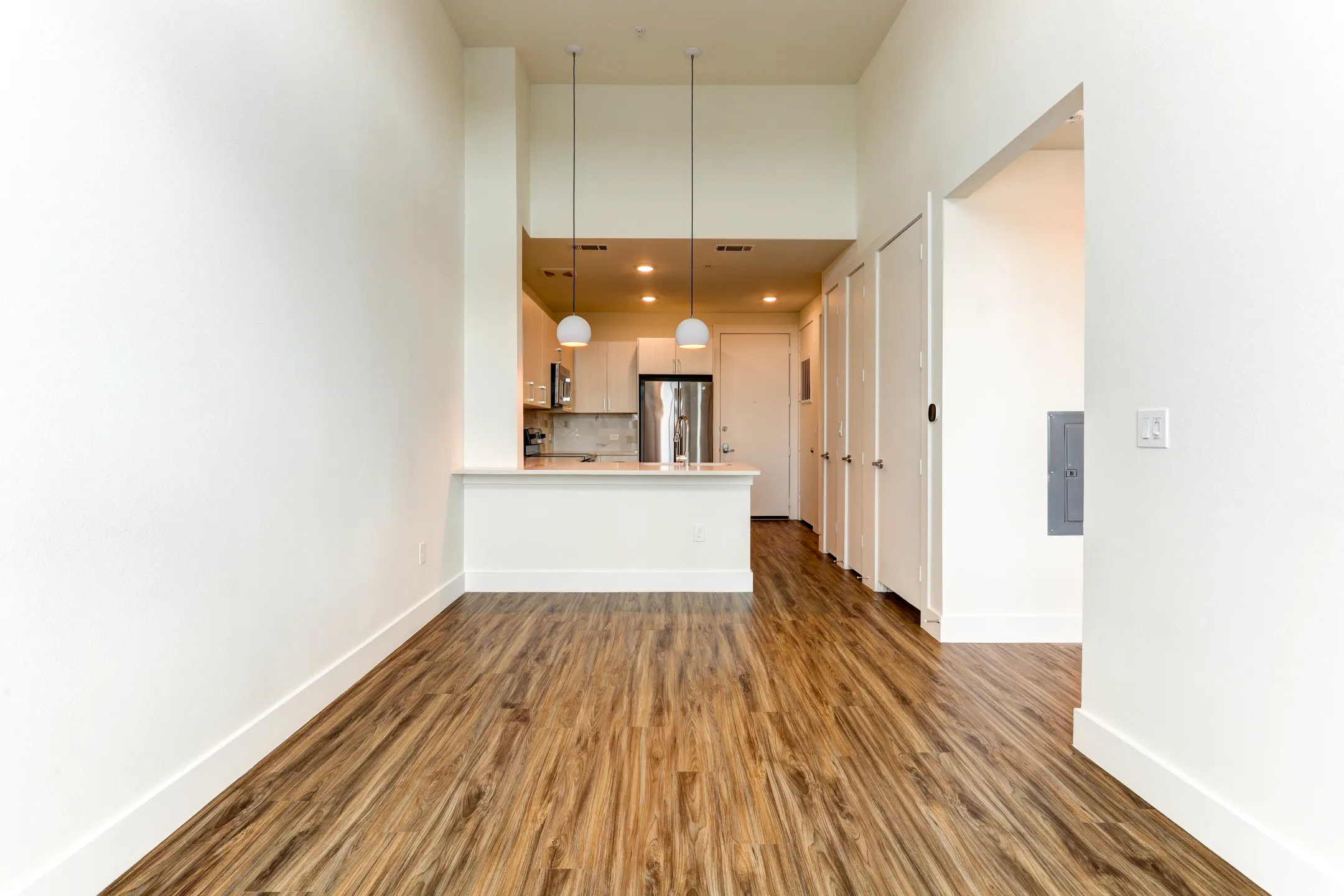 Kitchen - White Oak Highline Apartments - Houston, TX