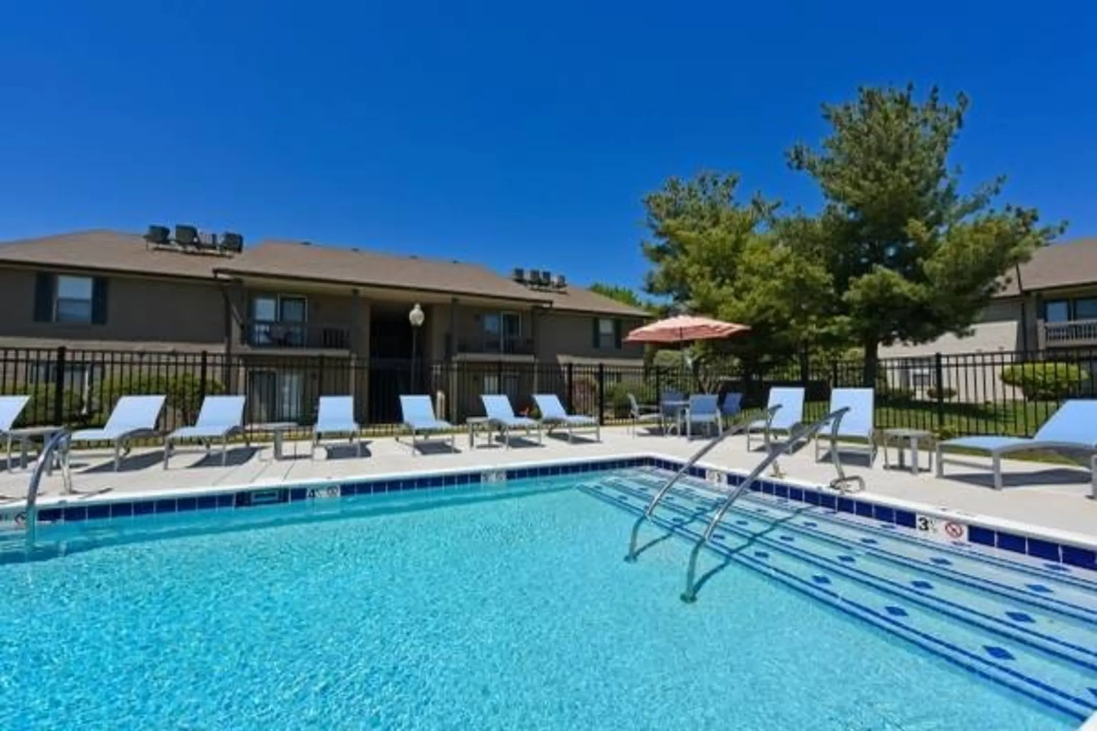Pool - The Flats at Hurstbourne - Louisville, KY