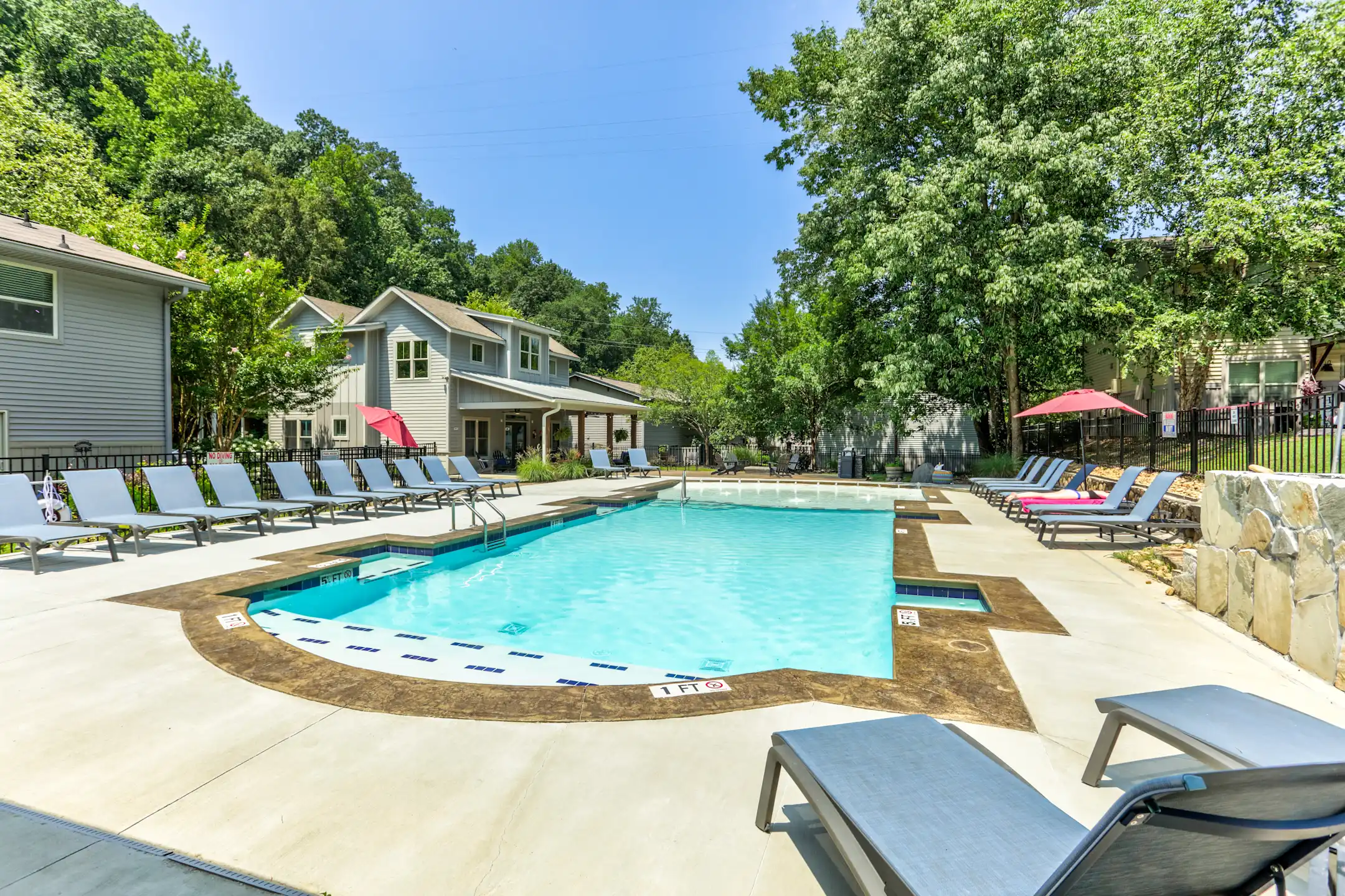 Northshore Village Apartments 621 Memorial Dr Chattanooga, TN