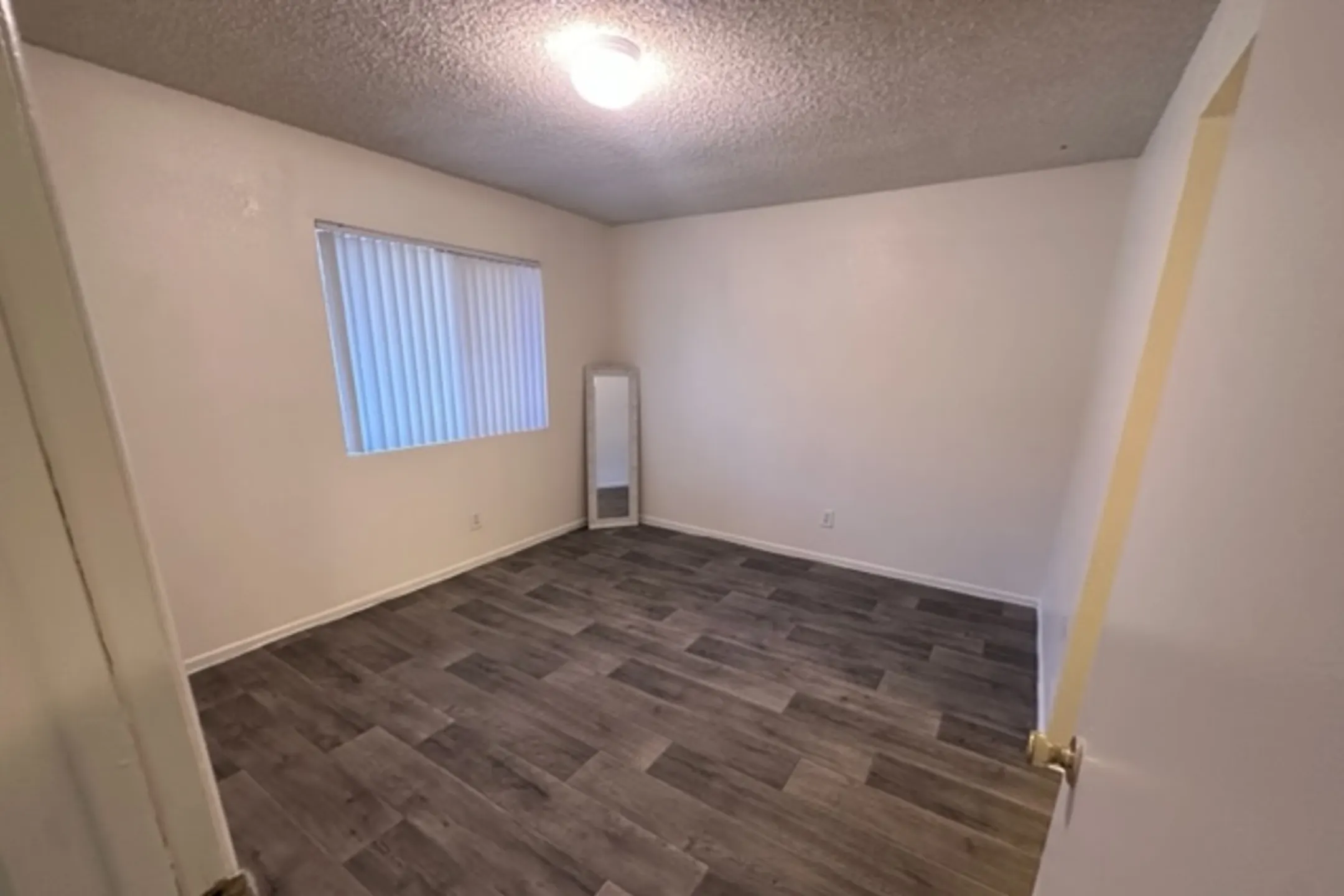 Falcon Glen Apartments - Mesa, AZ 85205