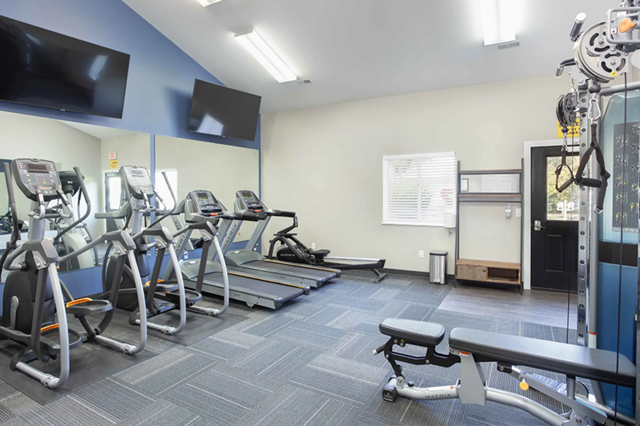 Fitness Weight Room - Steeplechase Apartments & Townhomes - Toledo, OH