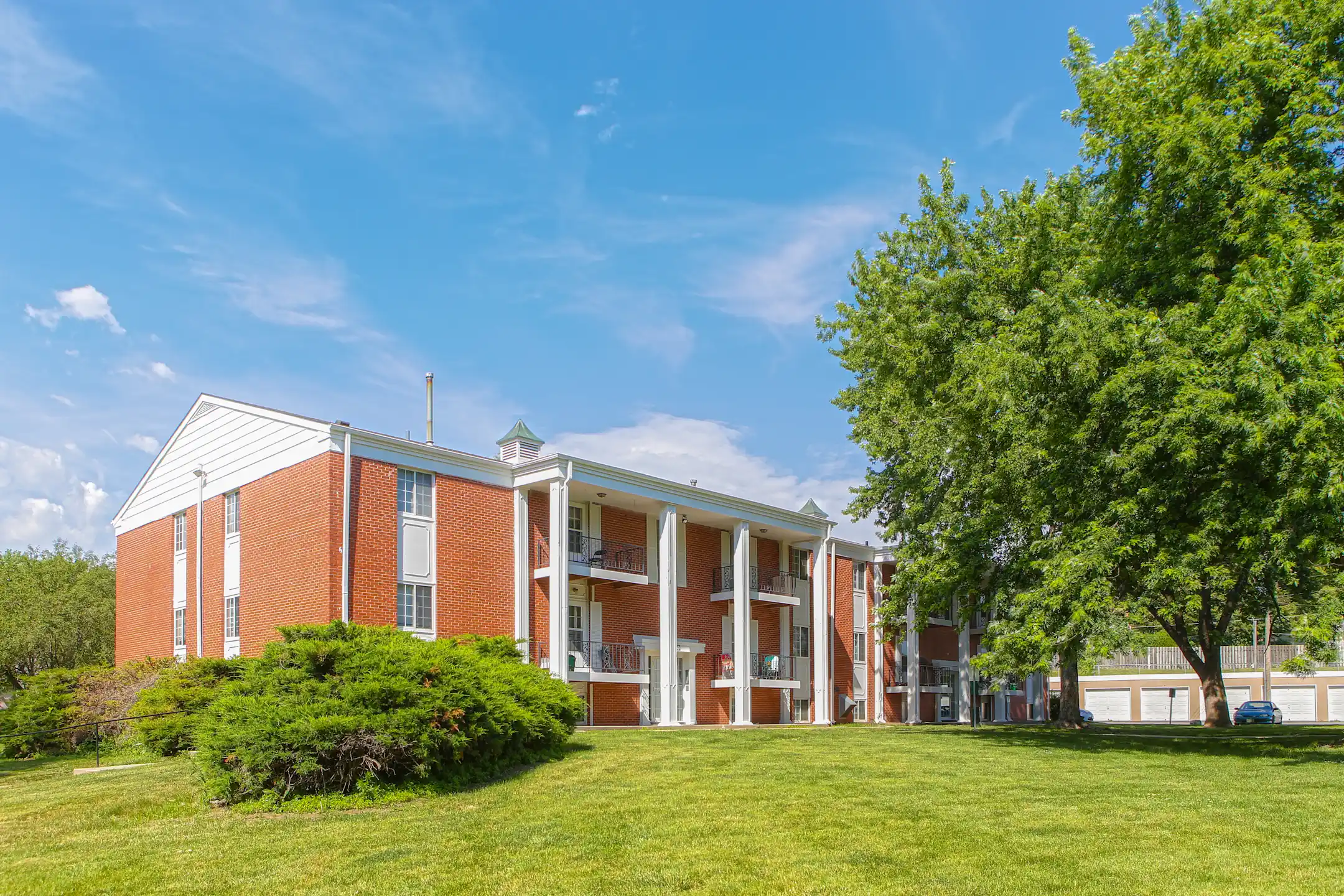 Westwood Apartments Apartments Omaha, NE 68144