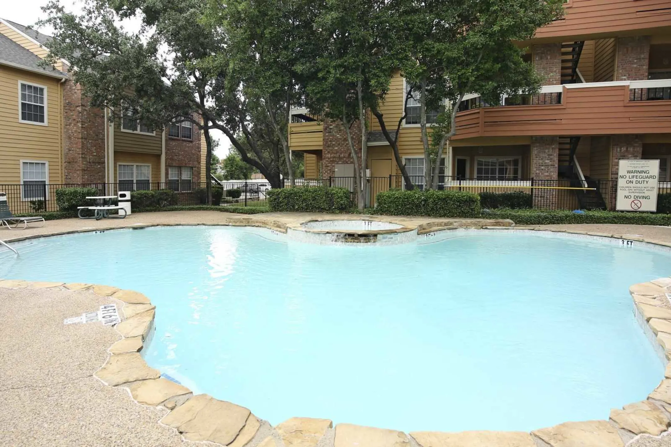 Pool - Huntington Ridge - Irving, TX