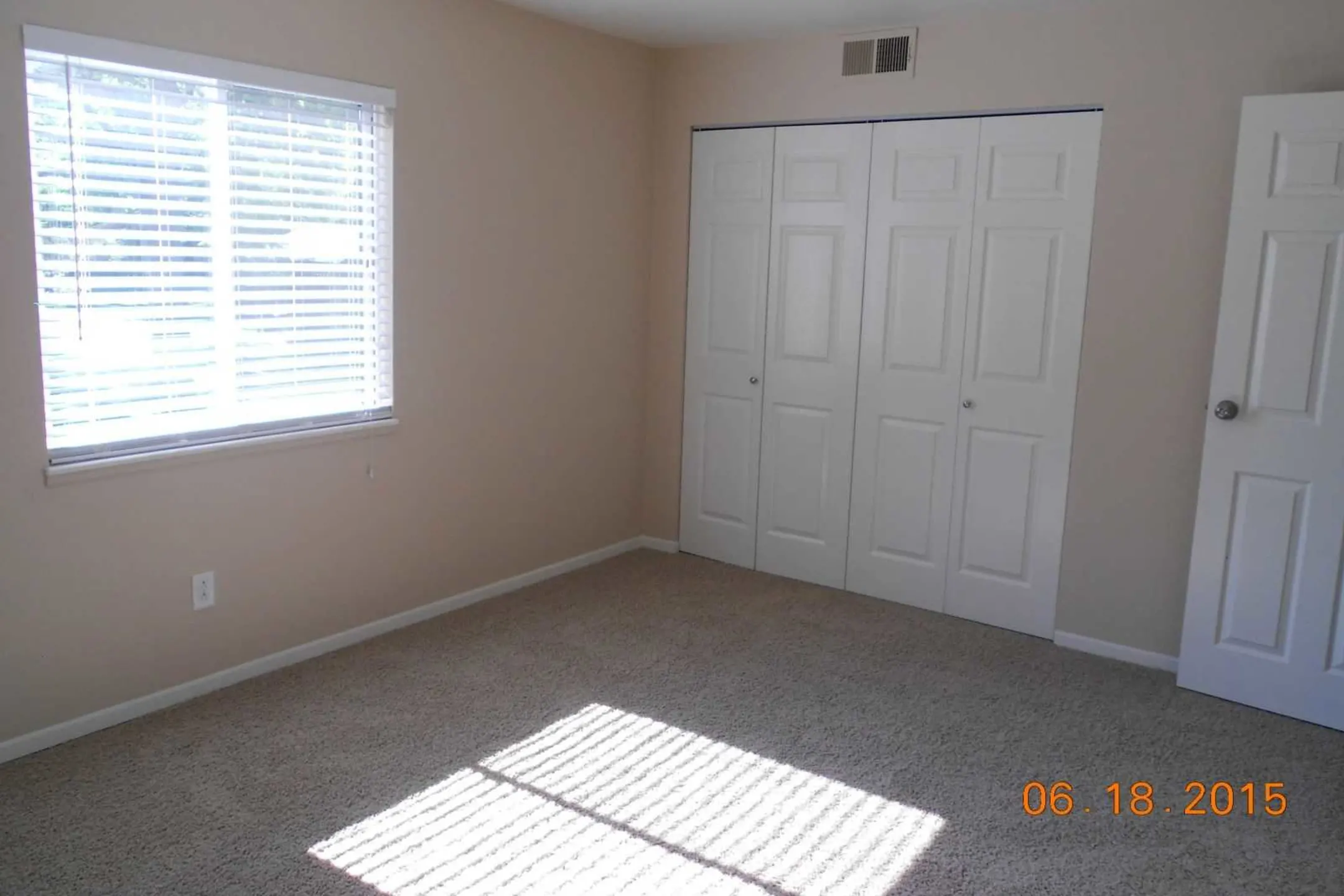 Bedroom - Aspenleaf Apartments - Fort Collins, CO