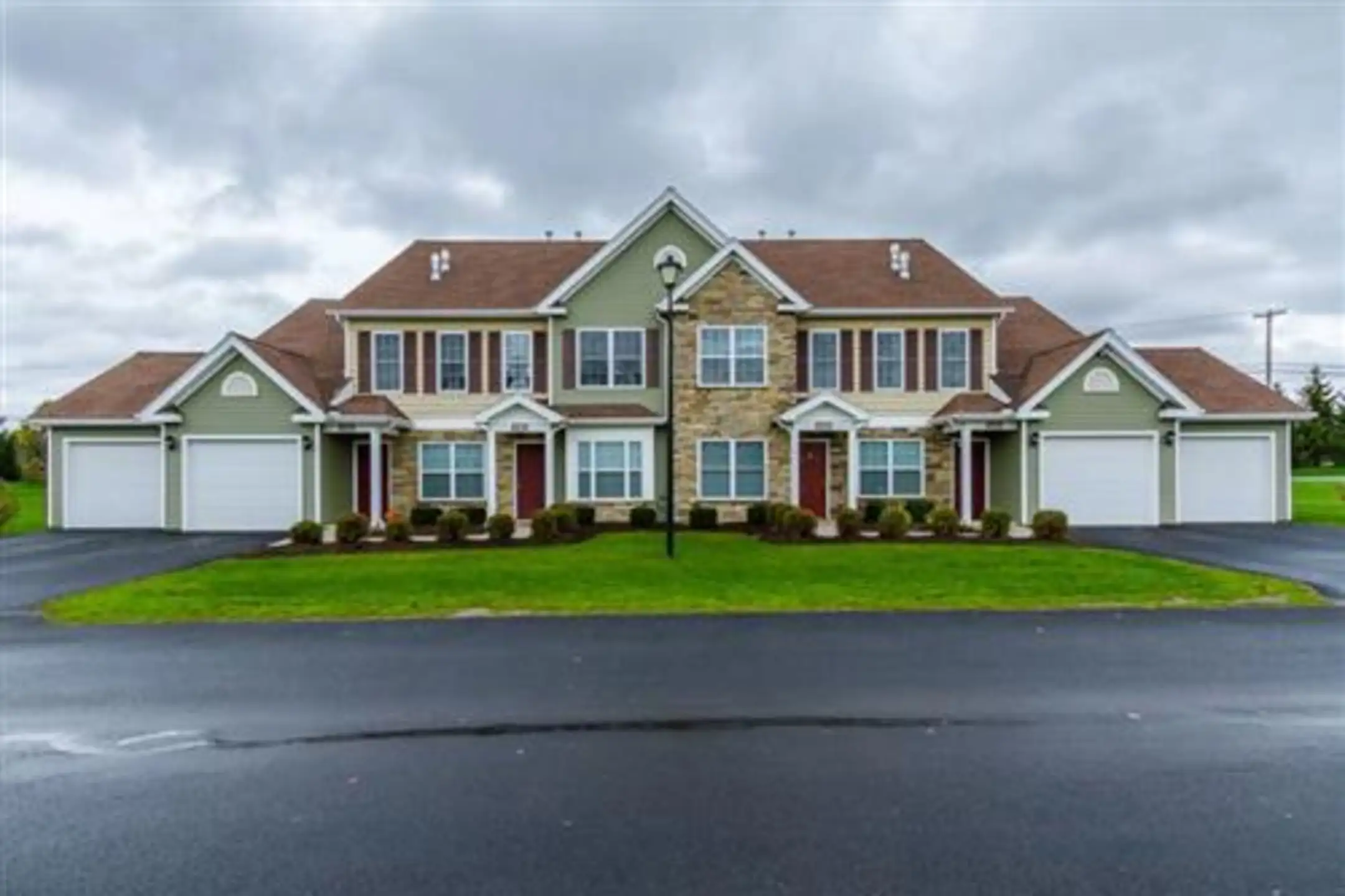 Building - Regency Townhomes of Victor/ Villas of Victor - Victor, NY