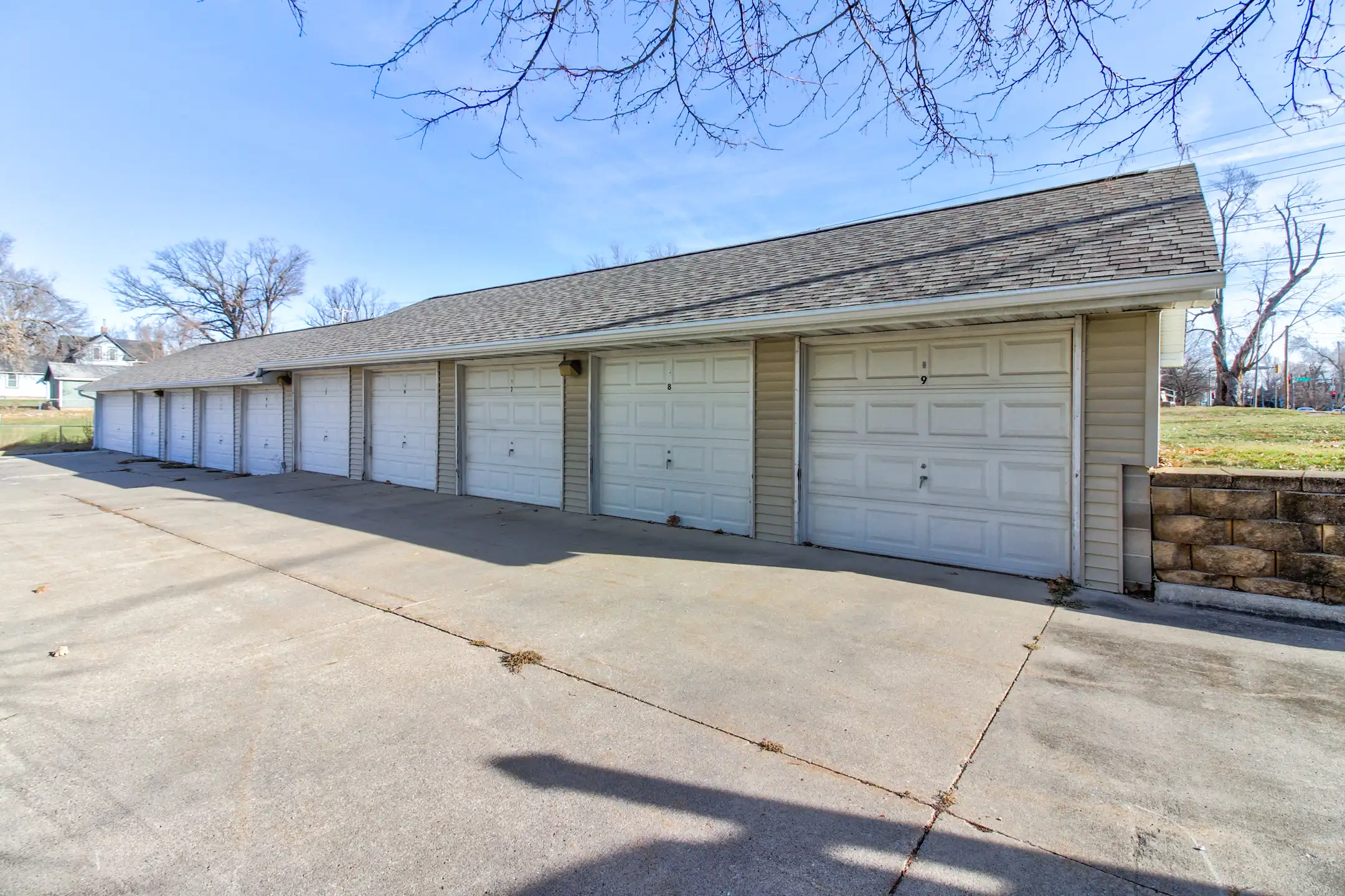 Robert's Apartments 912 1st Ave W Newton, IA Apartments for Rent