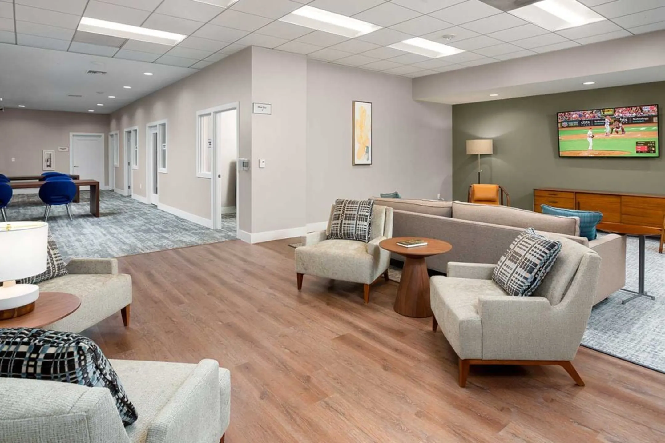 eaves Woodland Hills Apartments Woodland Hills, CA 91367