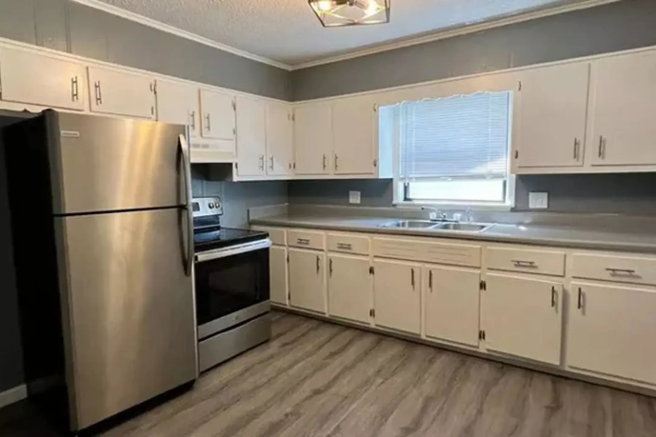 Oak Tree Apartments 513 Pinecrest St McMinnville, TN Apartments for