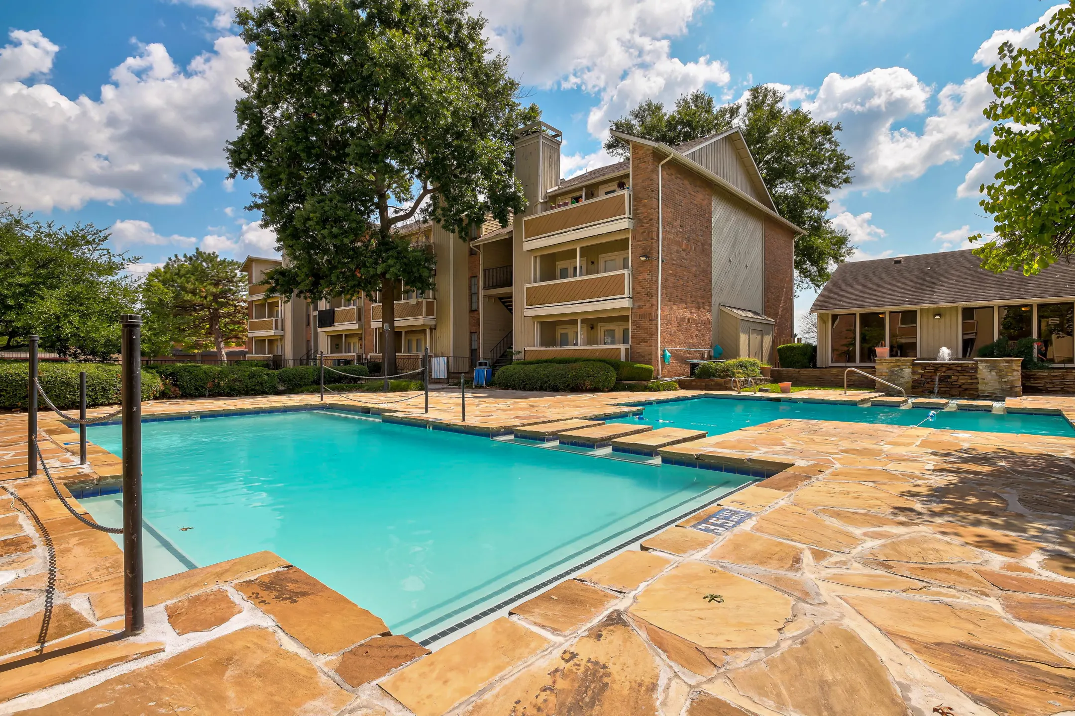 Pool - Lincoln Glens Apartments - Tulsa, OK