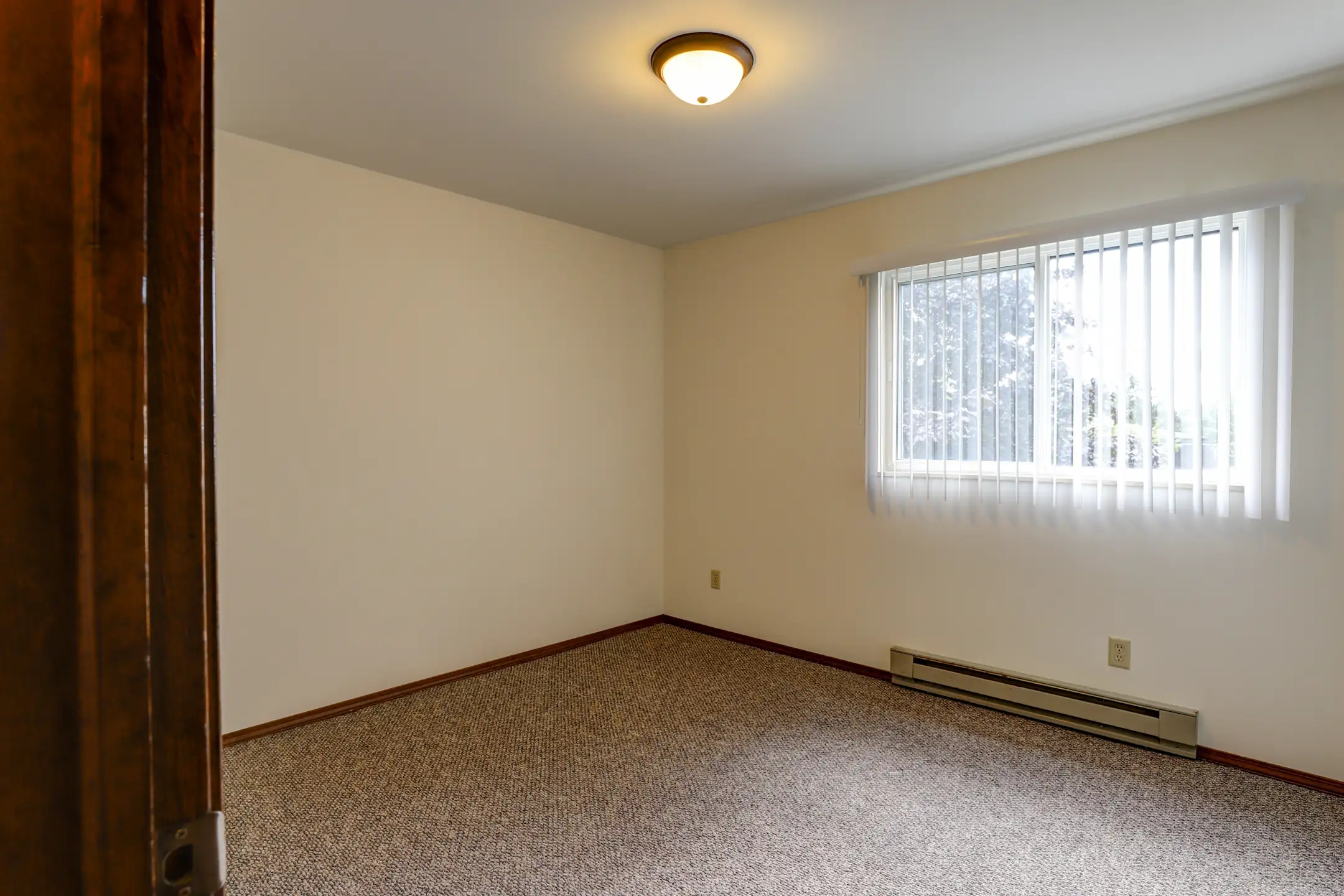 Silver Creek Apartments 11883 Silver Creek Dr Birch Run, MI