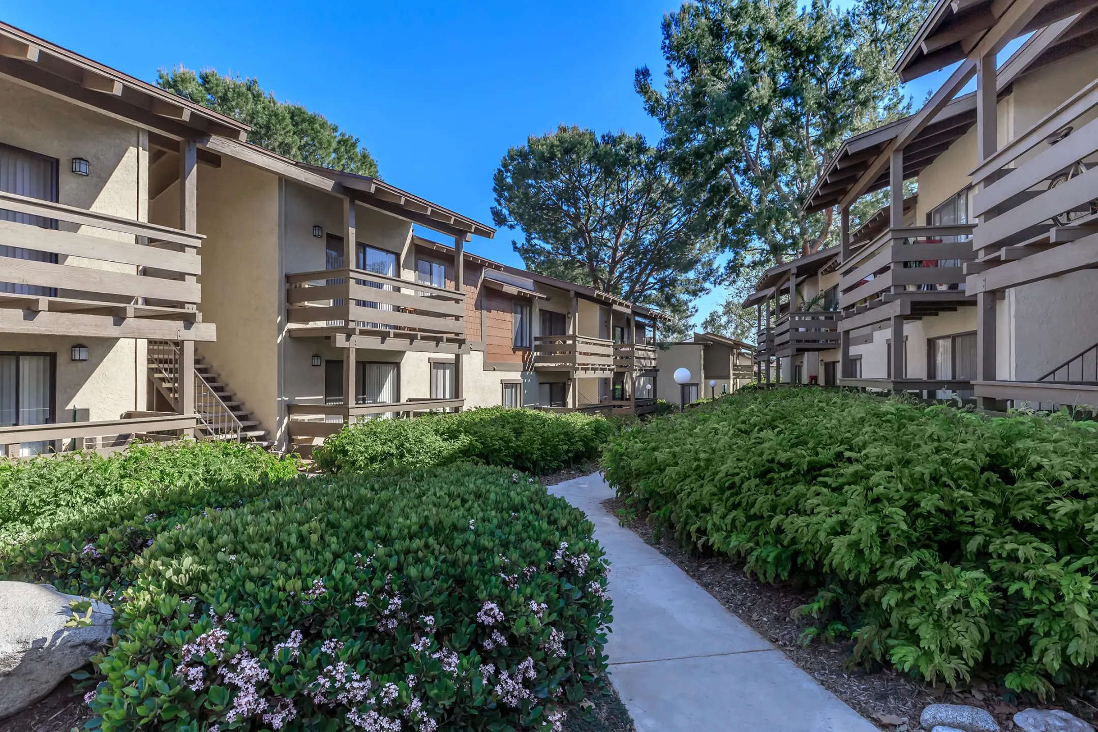 Raintree Apartment Homes Apartments Brea, CA 92821