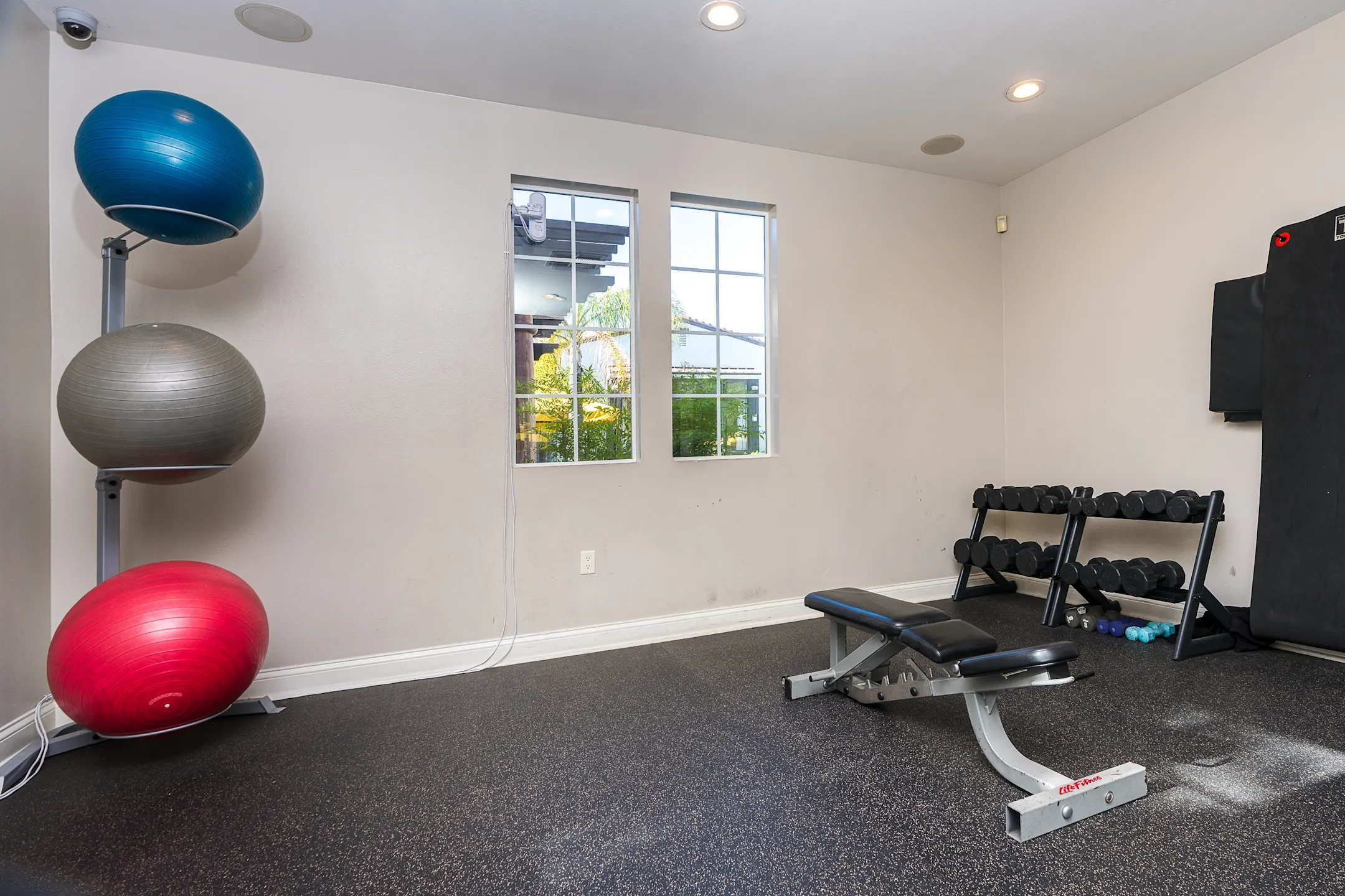 College Park Apartment Homes - Upland, CA