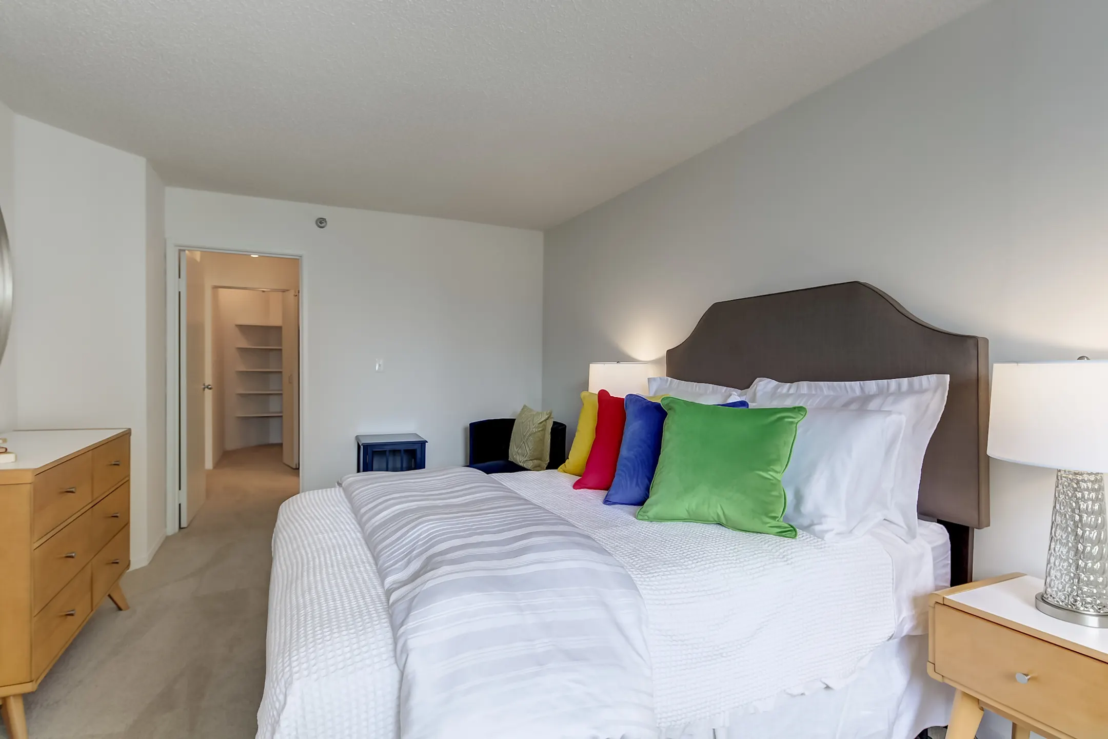 Bedroom - Lake Shore Plaza - Chicago, IL
