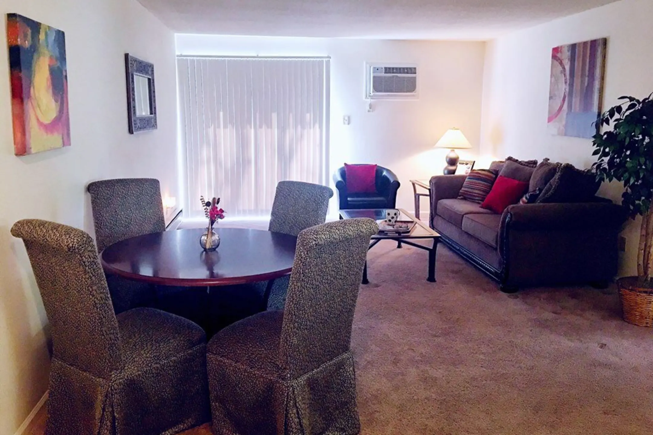 Living Room - Turtle Creek Apartments - IN - Marion, IN