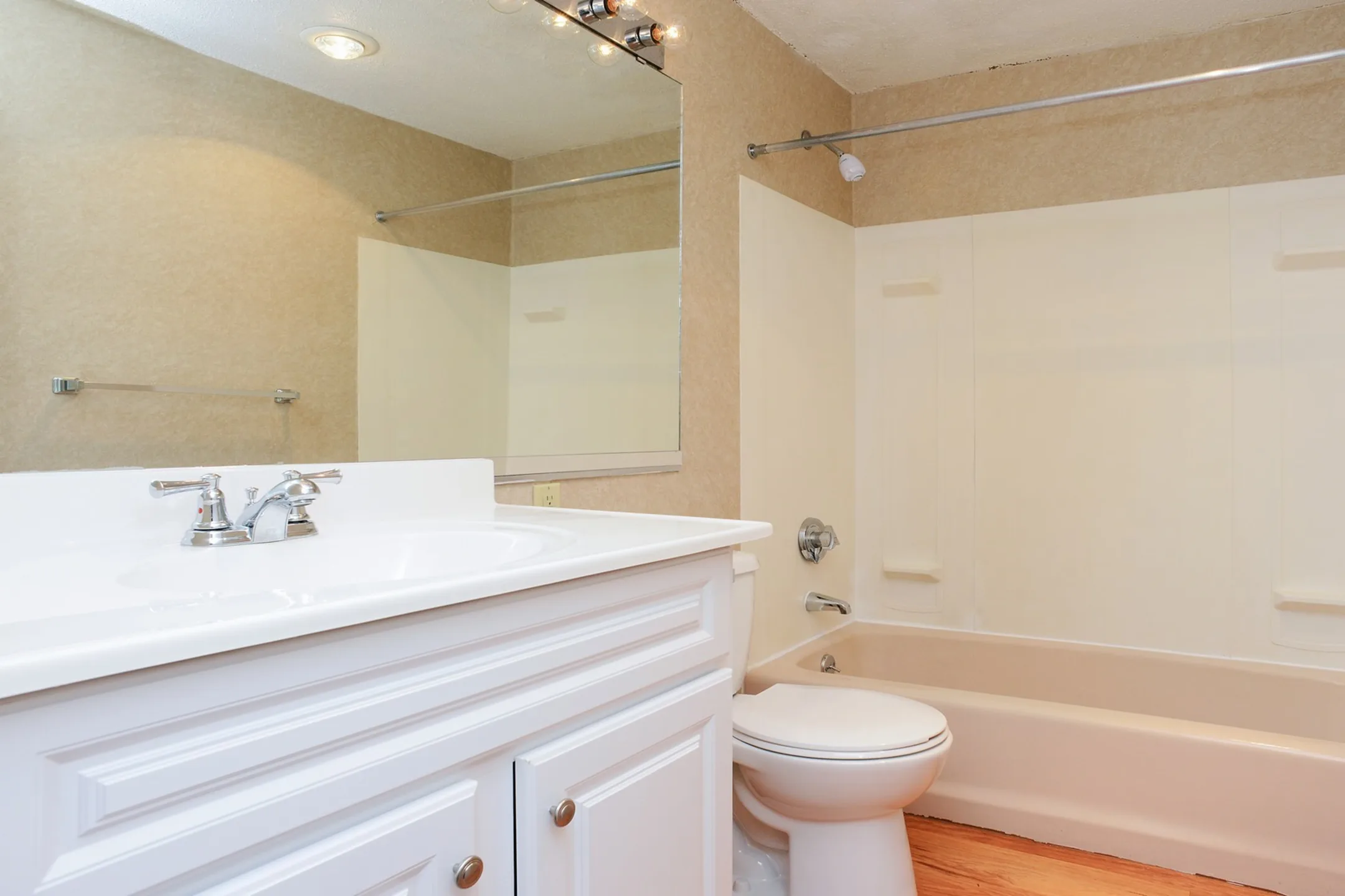 Bathroom - Royal Crest Marlboro Apartment Homes - Marlborough, MA