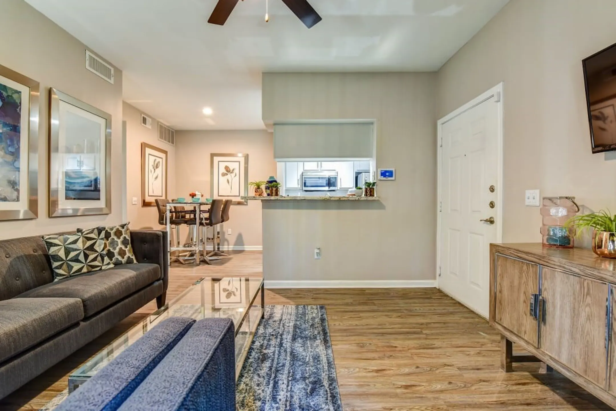 Living Room - Eagle Crest Apartments - Humble, TX