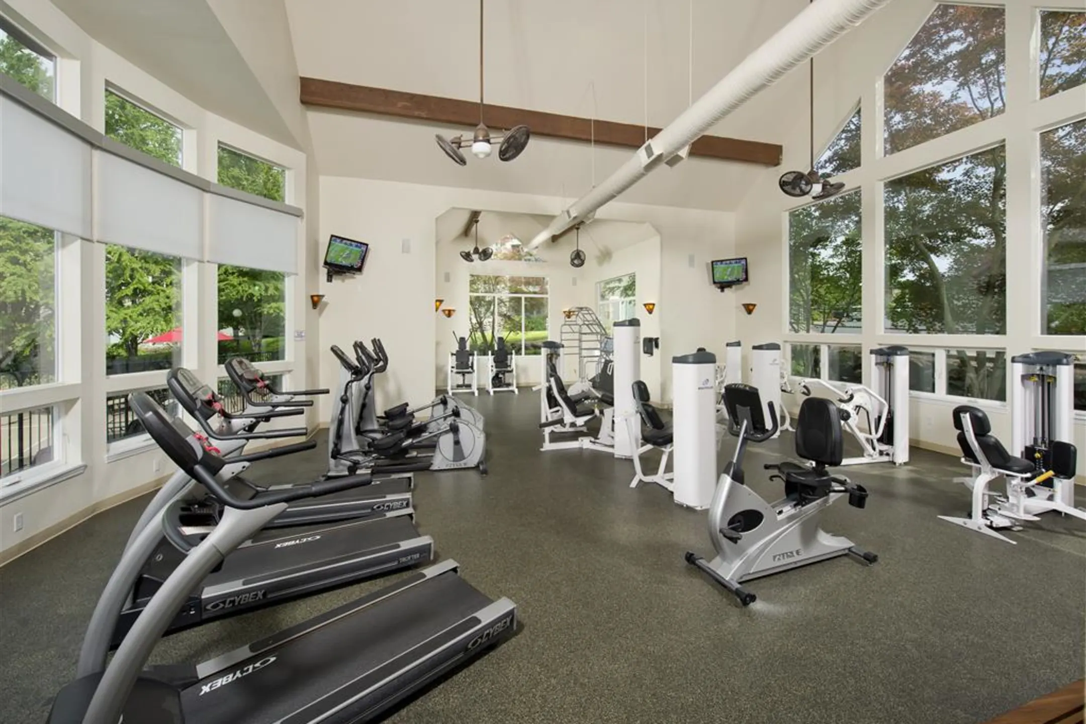 Fitness Weight Room - Altamont Summit - Happy Valley, OR